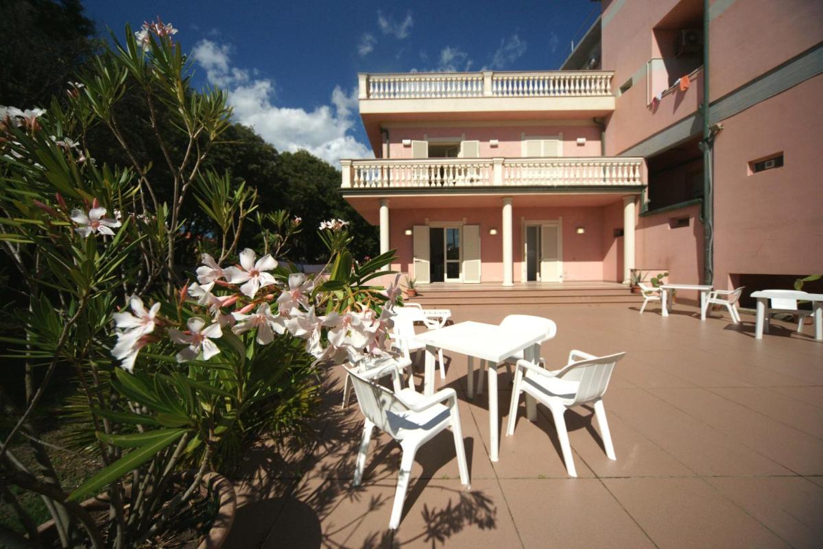 One-Bedroom Apartment with Terrace photo 3