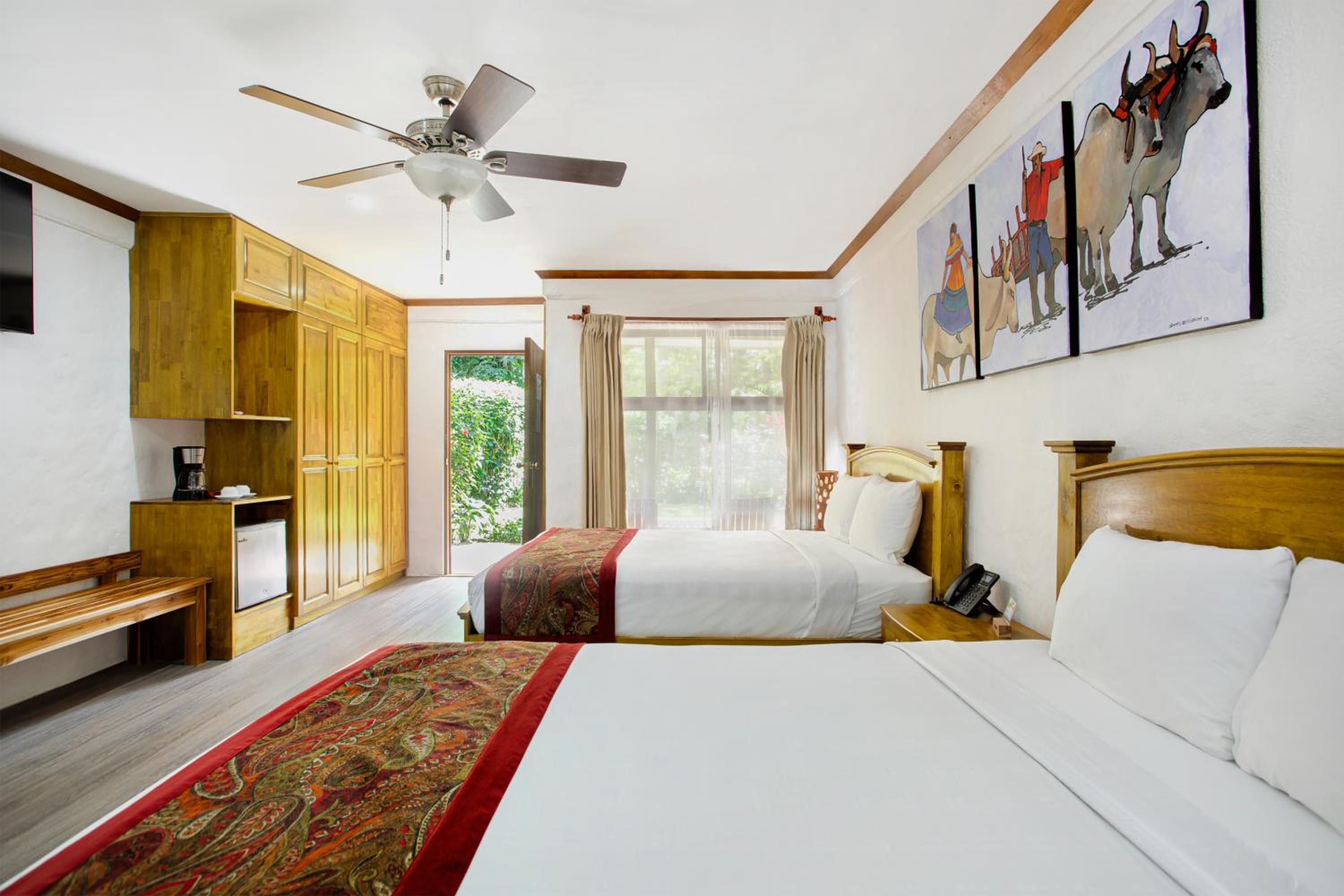 Superior Queen Room with Two Queen Beds - Photo 3