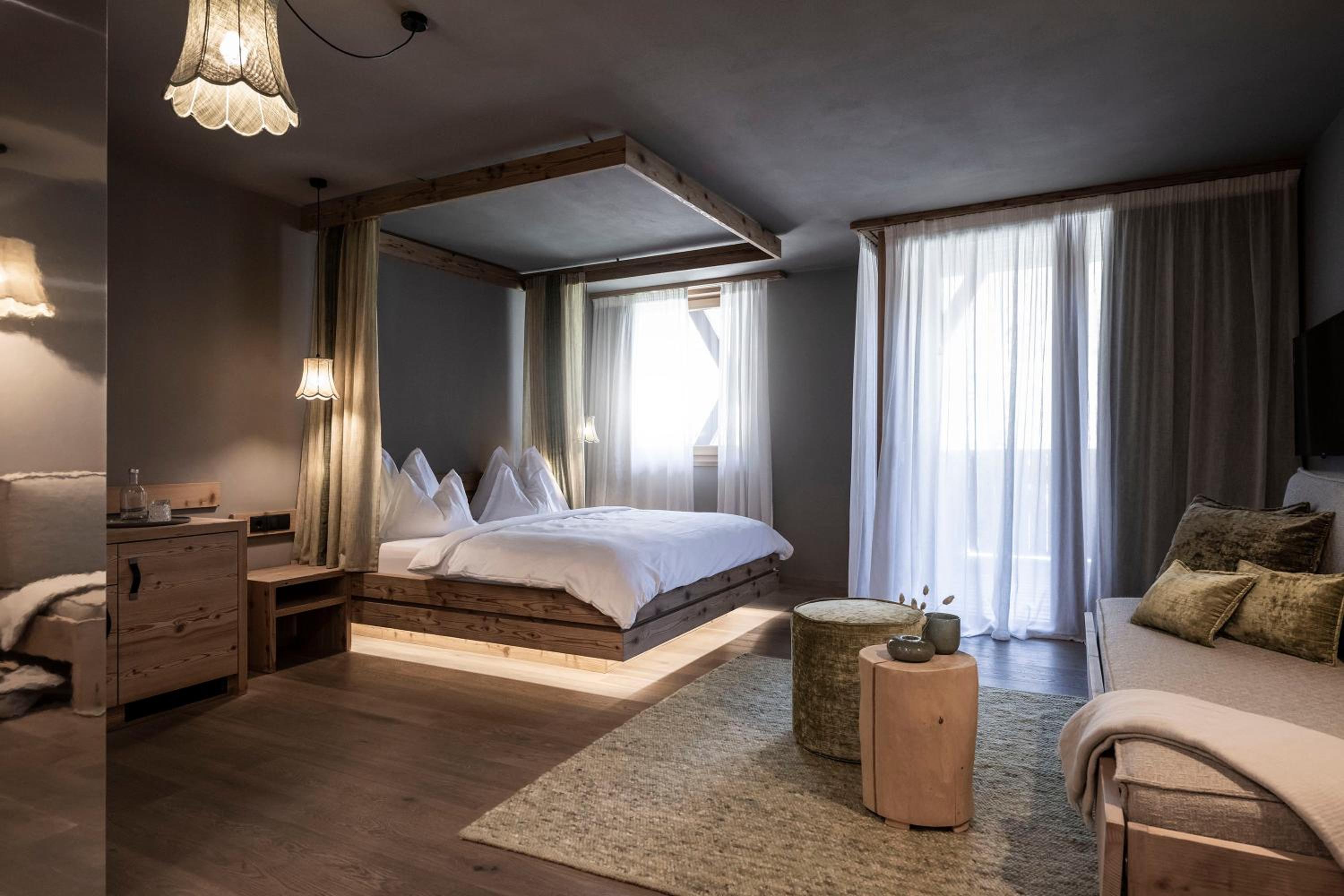Suite with Mountain View