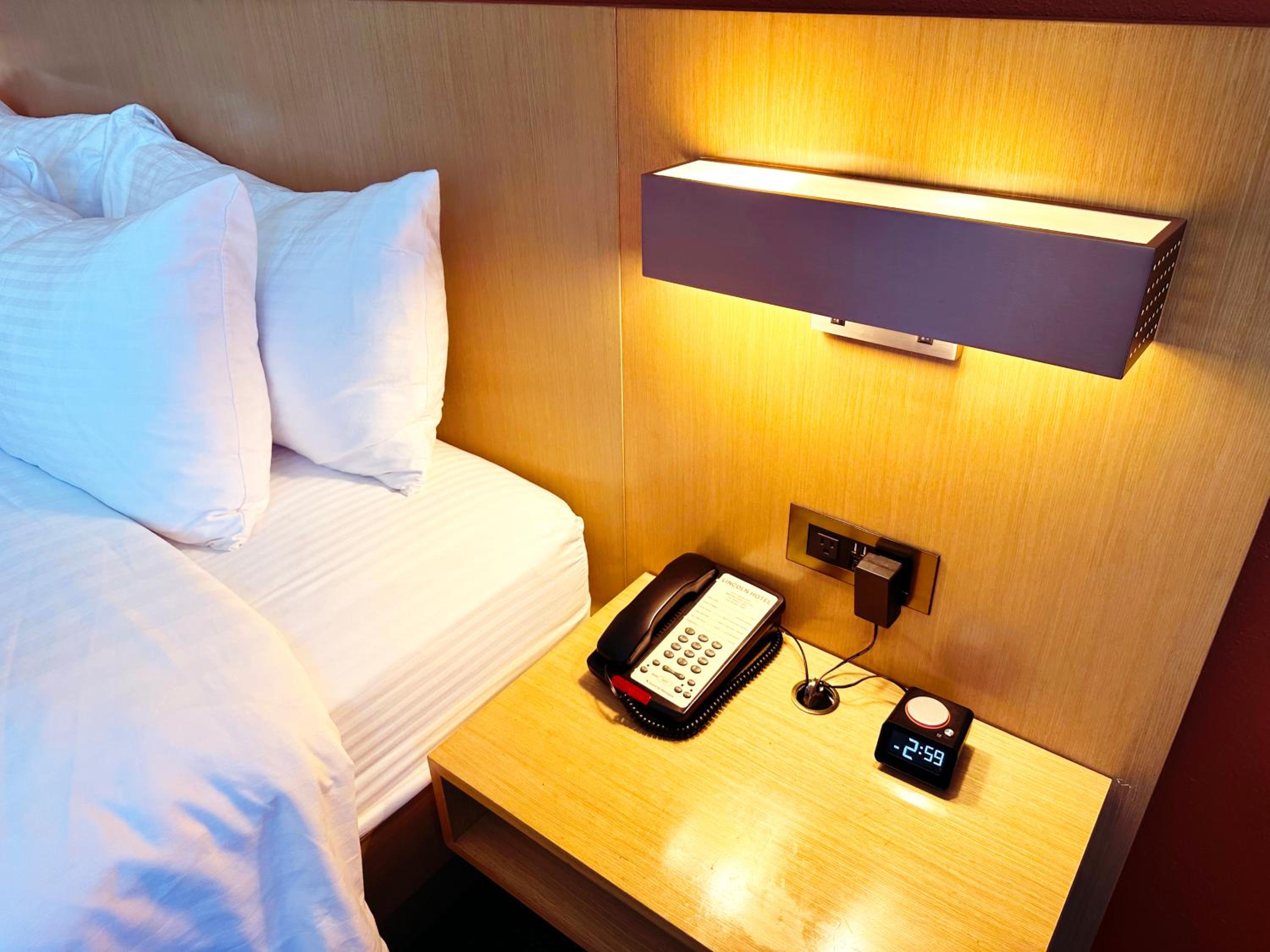 King Room with Mobility Accessible with Bath Tub  - Photo 2