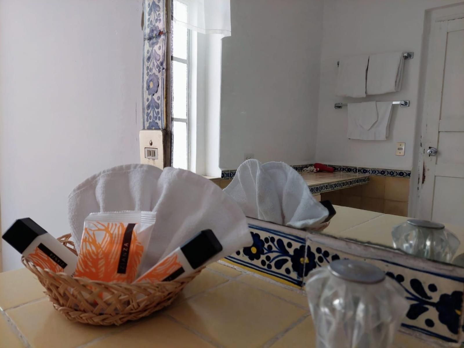 Standard King Room - Photo 2