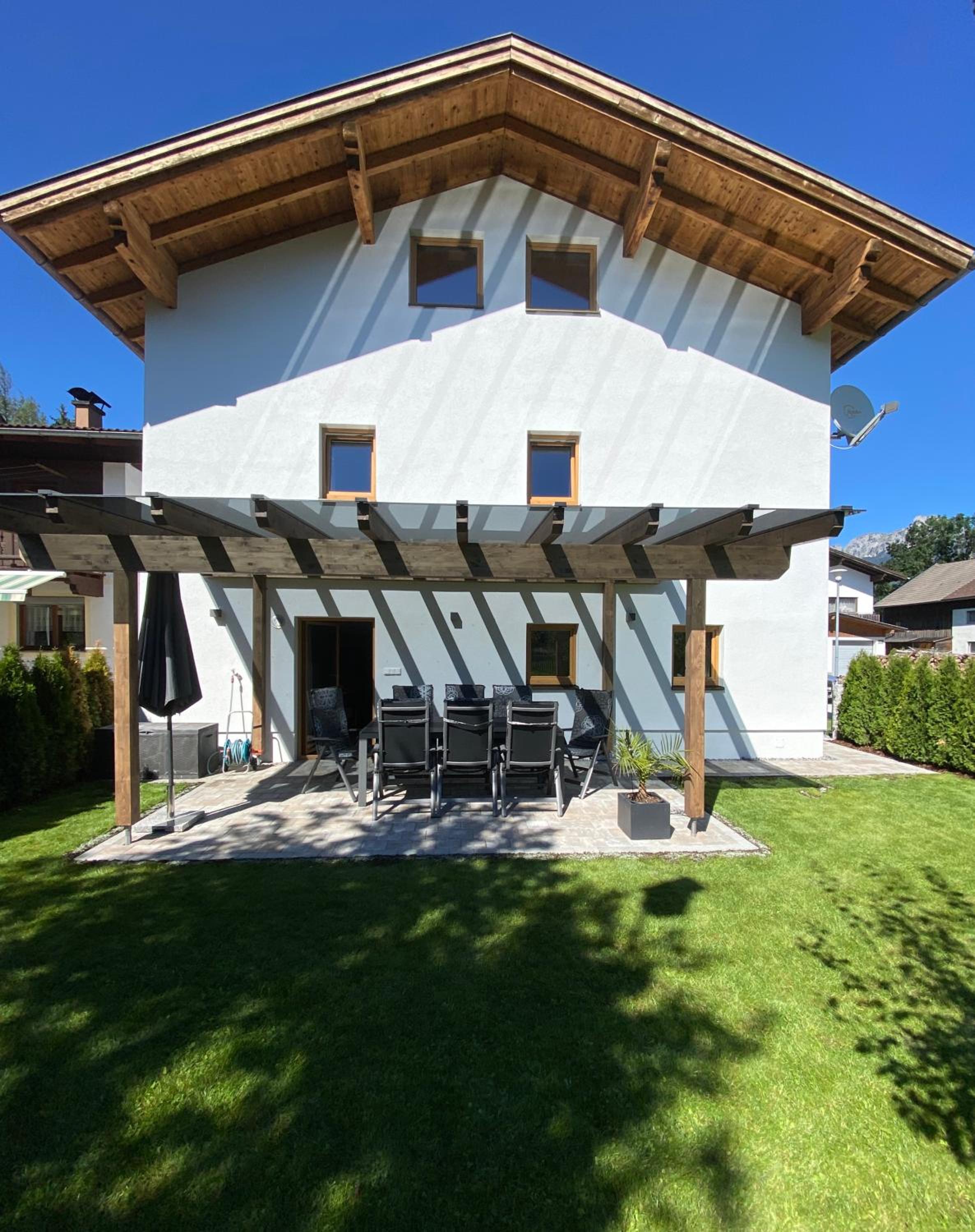 Three-Bedroom House photo 2