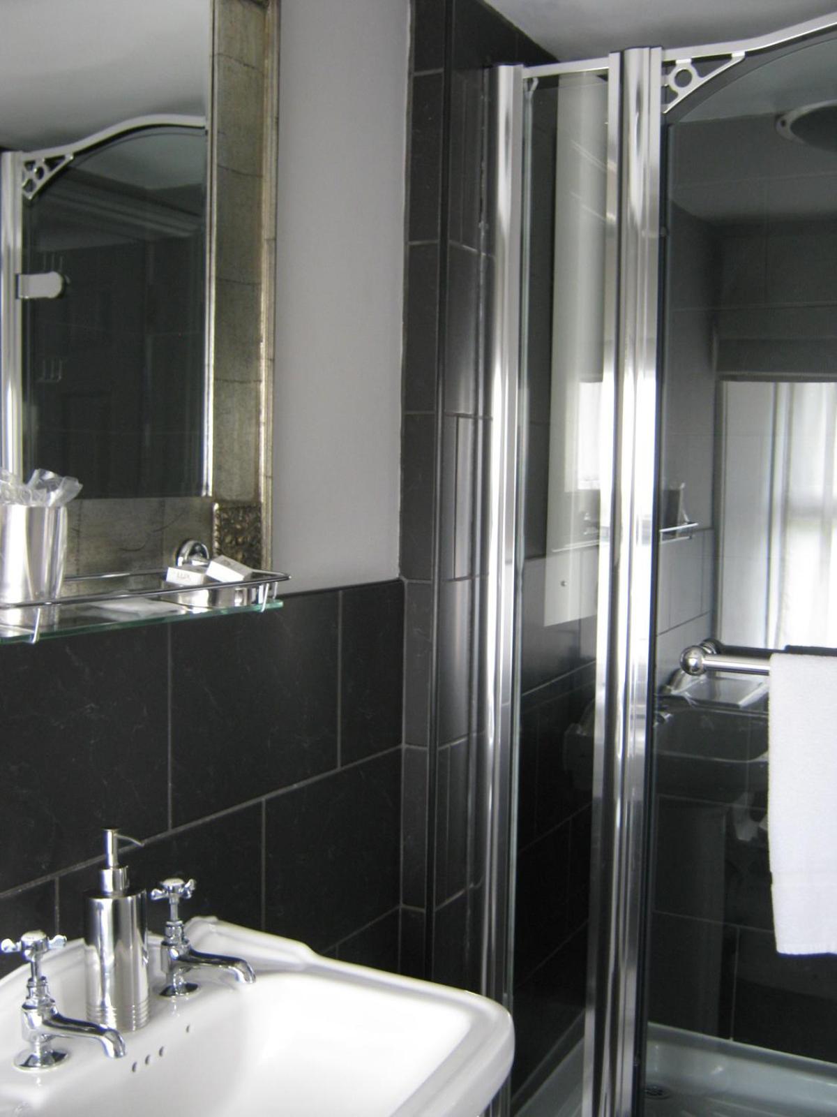 Deluxe Double or Twin Room - Photo 5