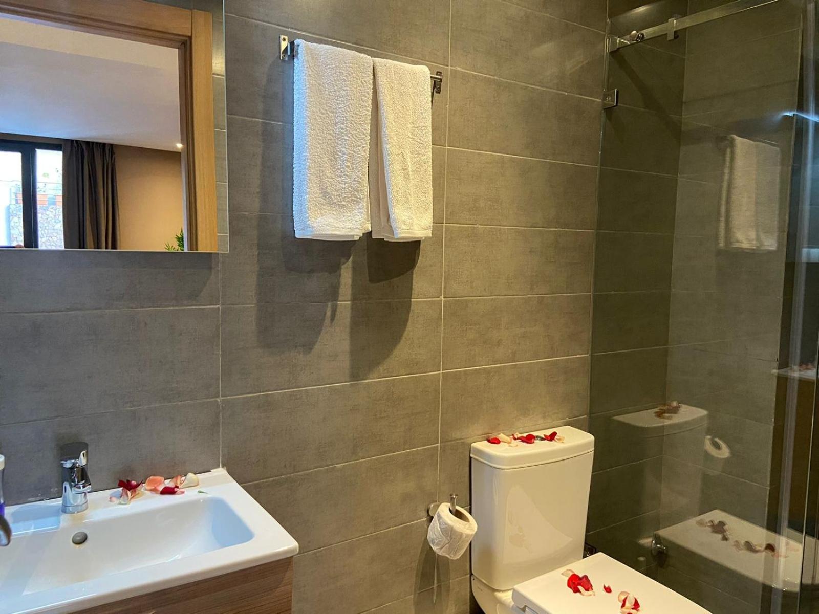 Suite with Terrace - Photo 5