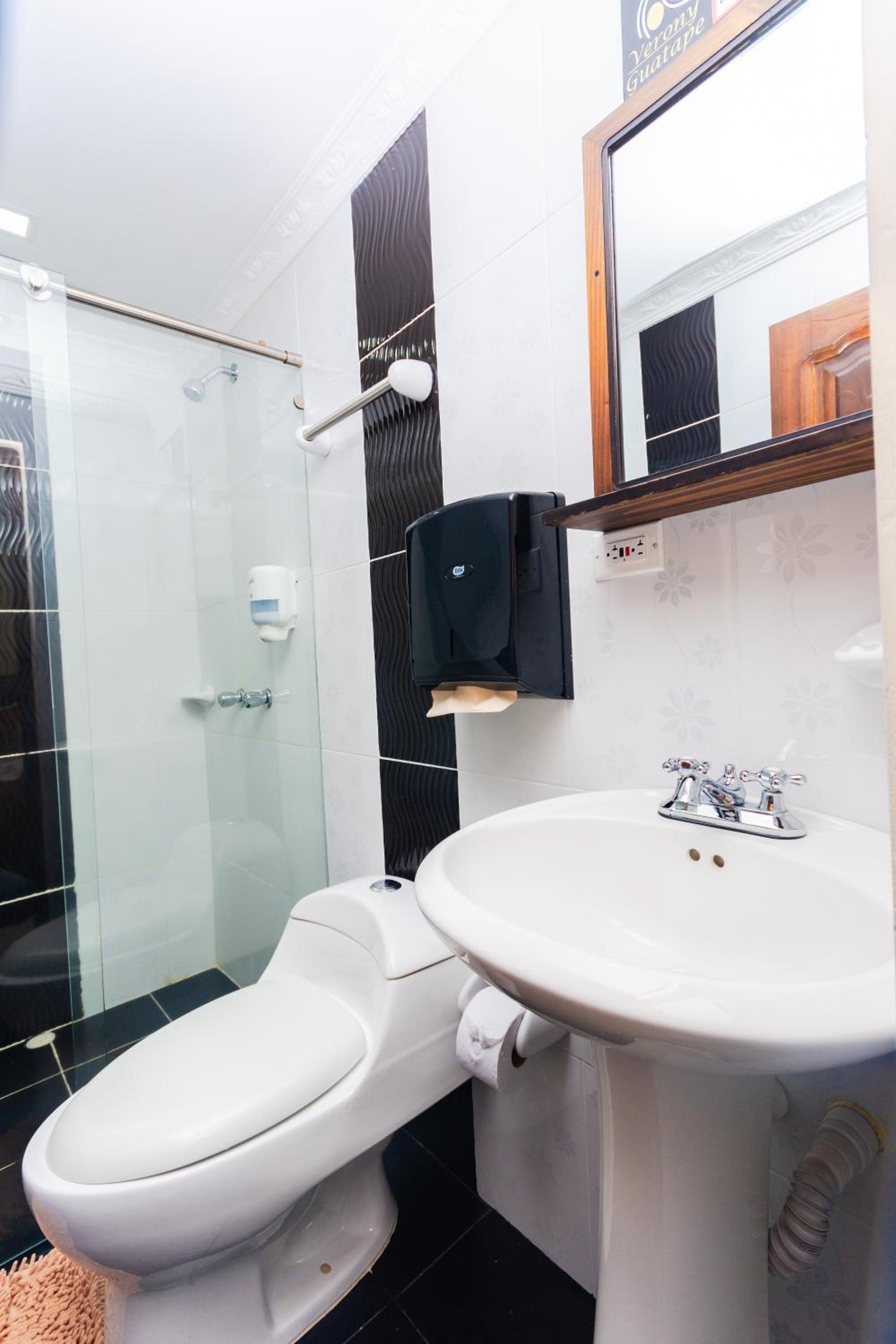 Superior Quadruple Room - Photo 8