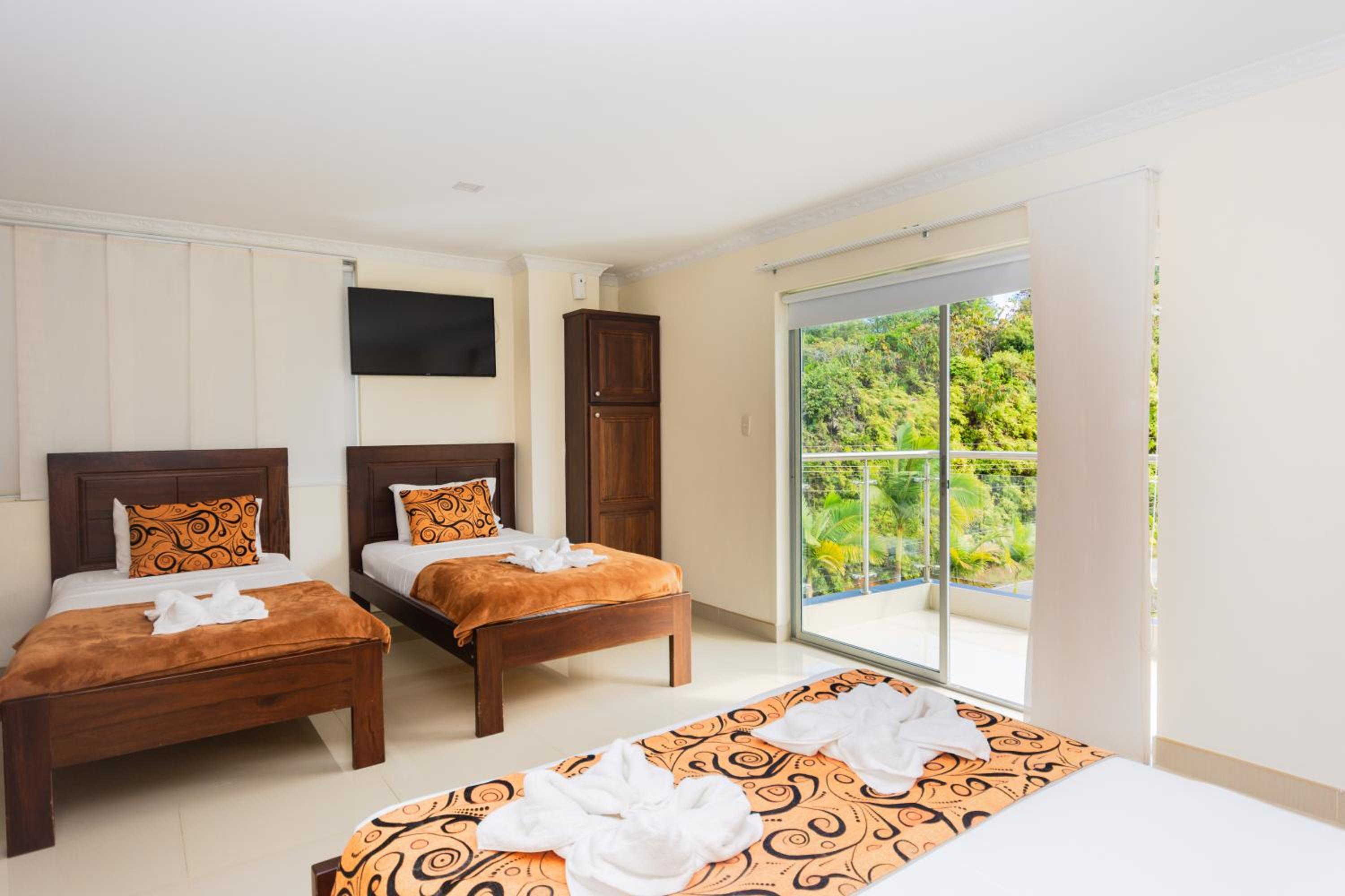 Superior Quadruple Room - Photo 4
