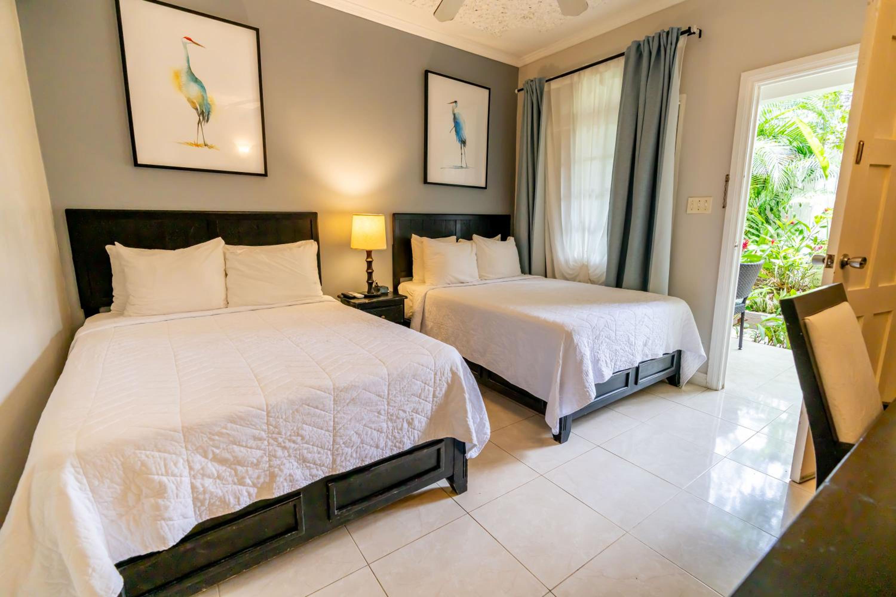 Standard Room with Two Double Beds - Photo 4