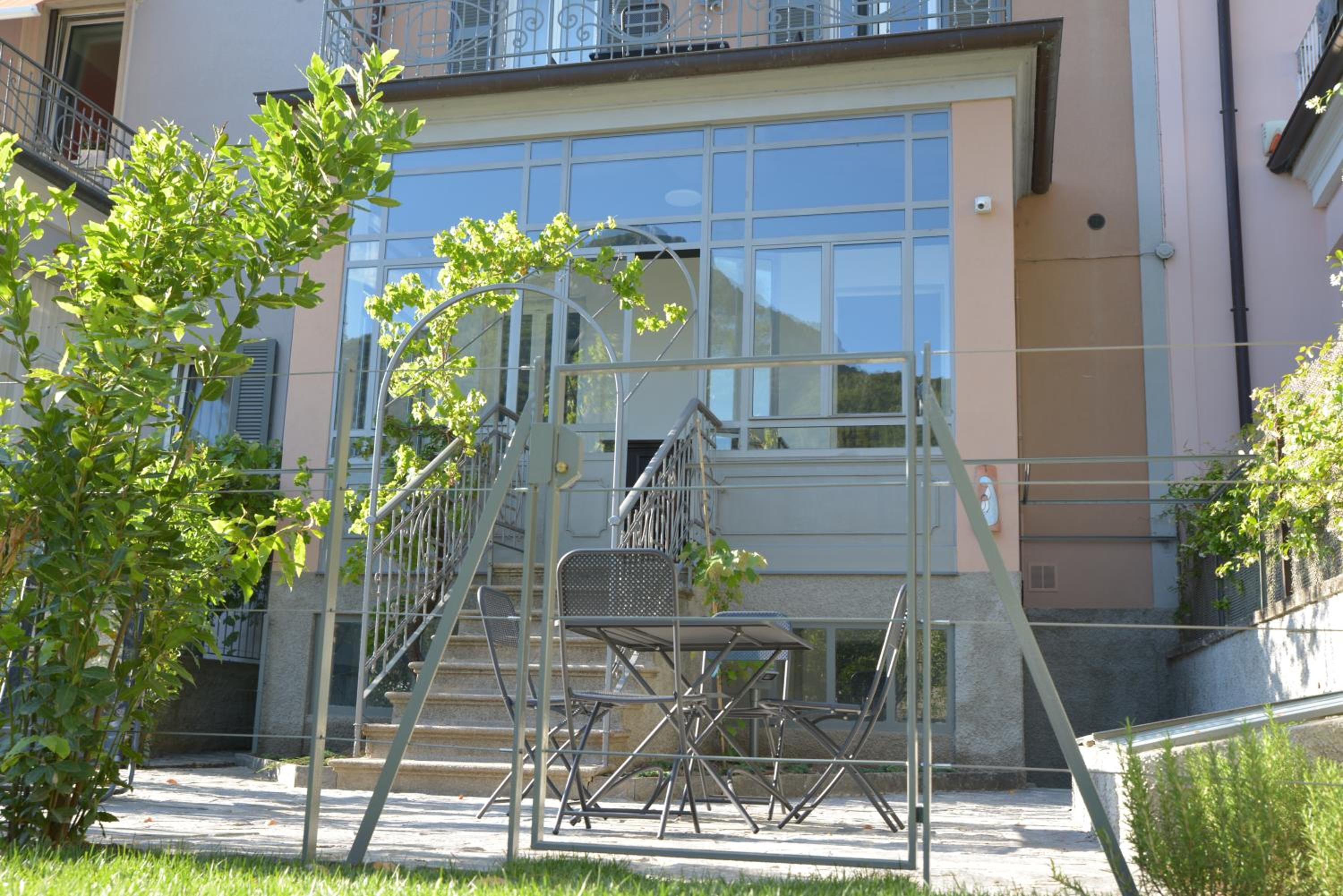 Apartment with Lake View photo 2