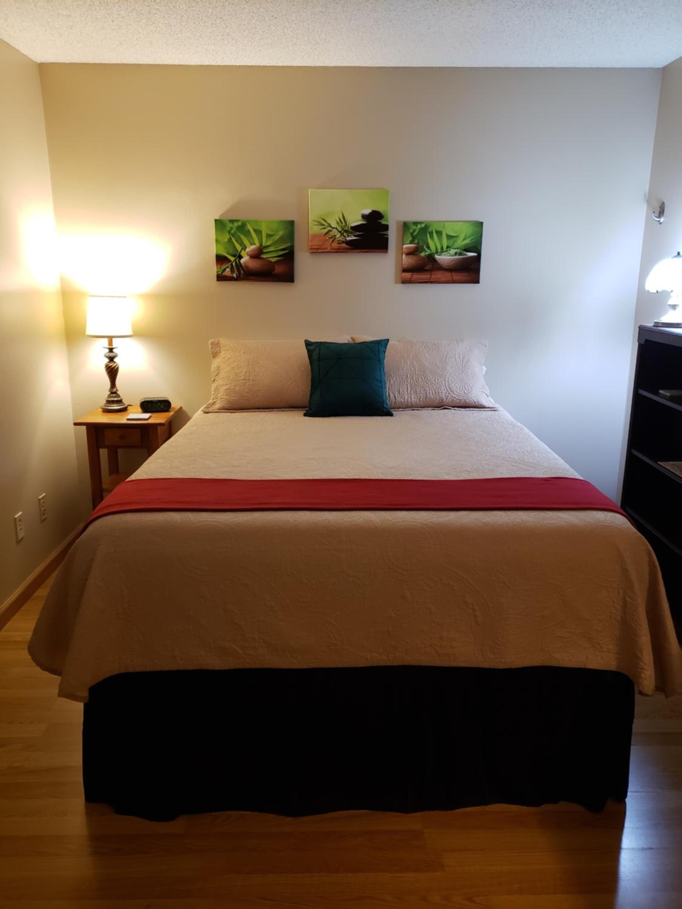 One-Bedroom Apartment photo 1