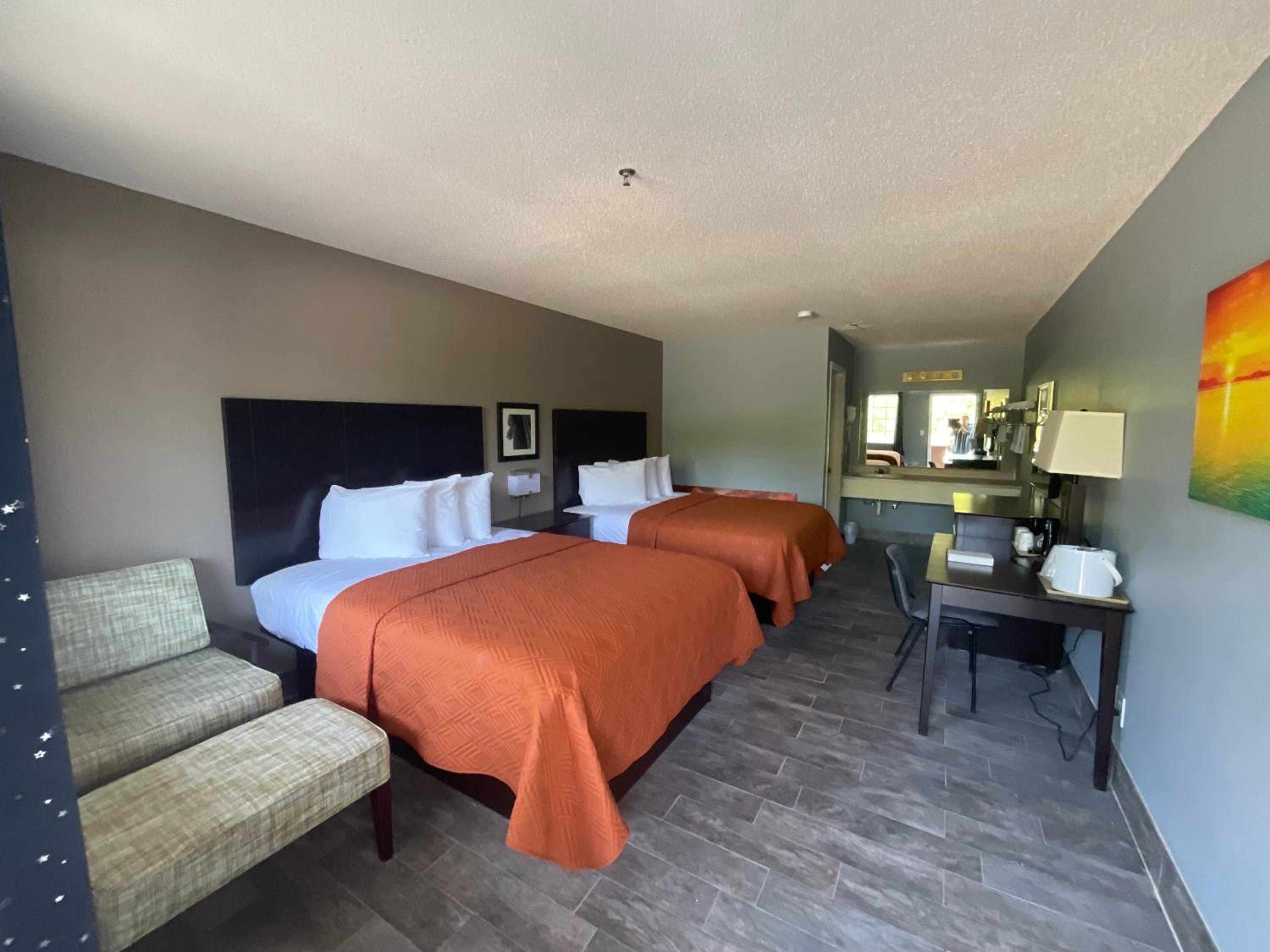 Deluxe King Room - Photo 2