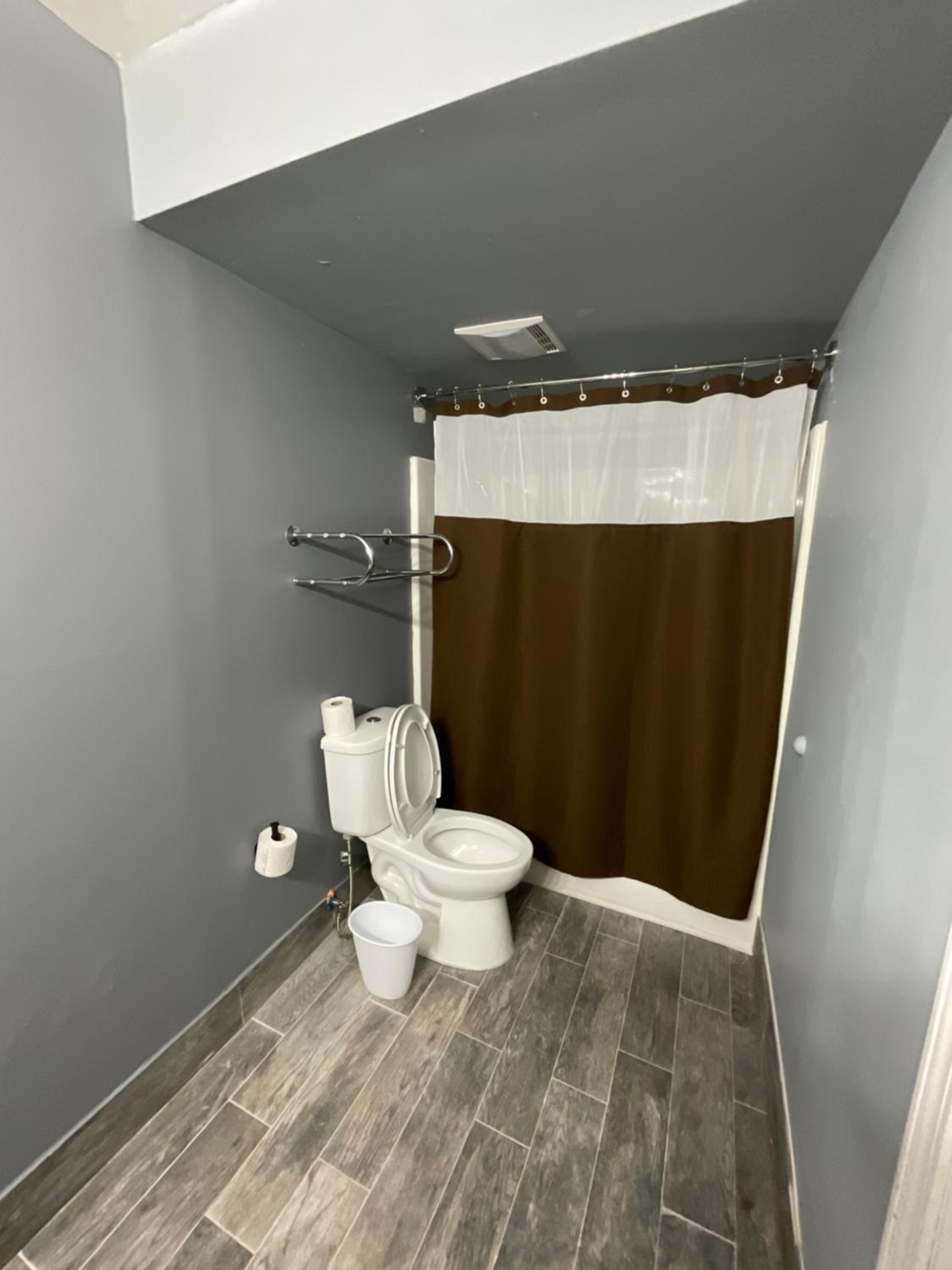 Queen Room - Disability Access - Photo 2