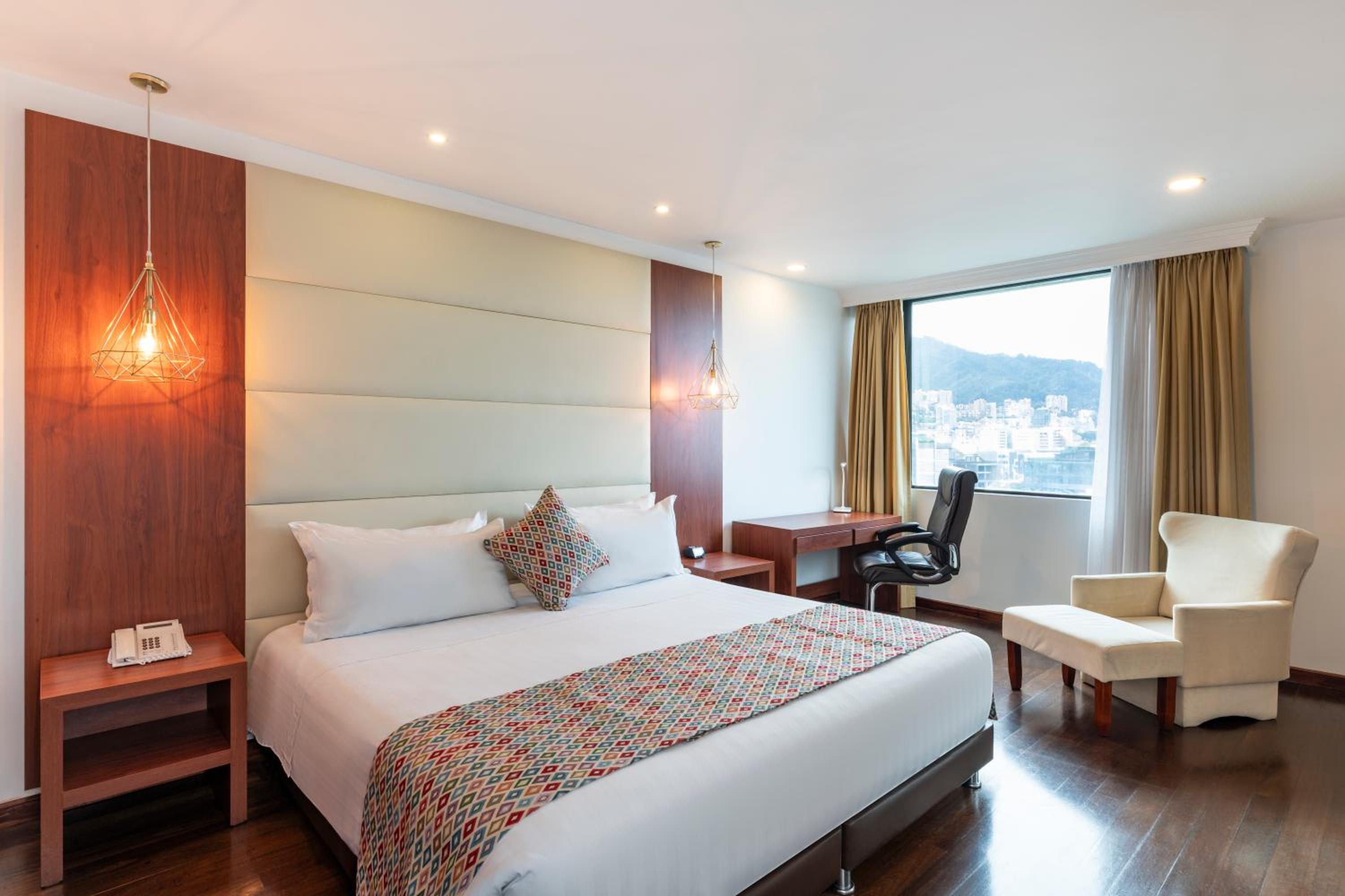 Executive Room - Photo 1