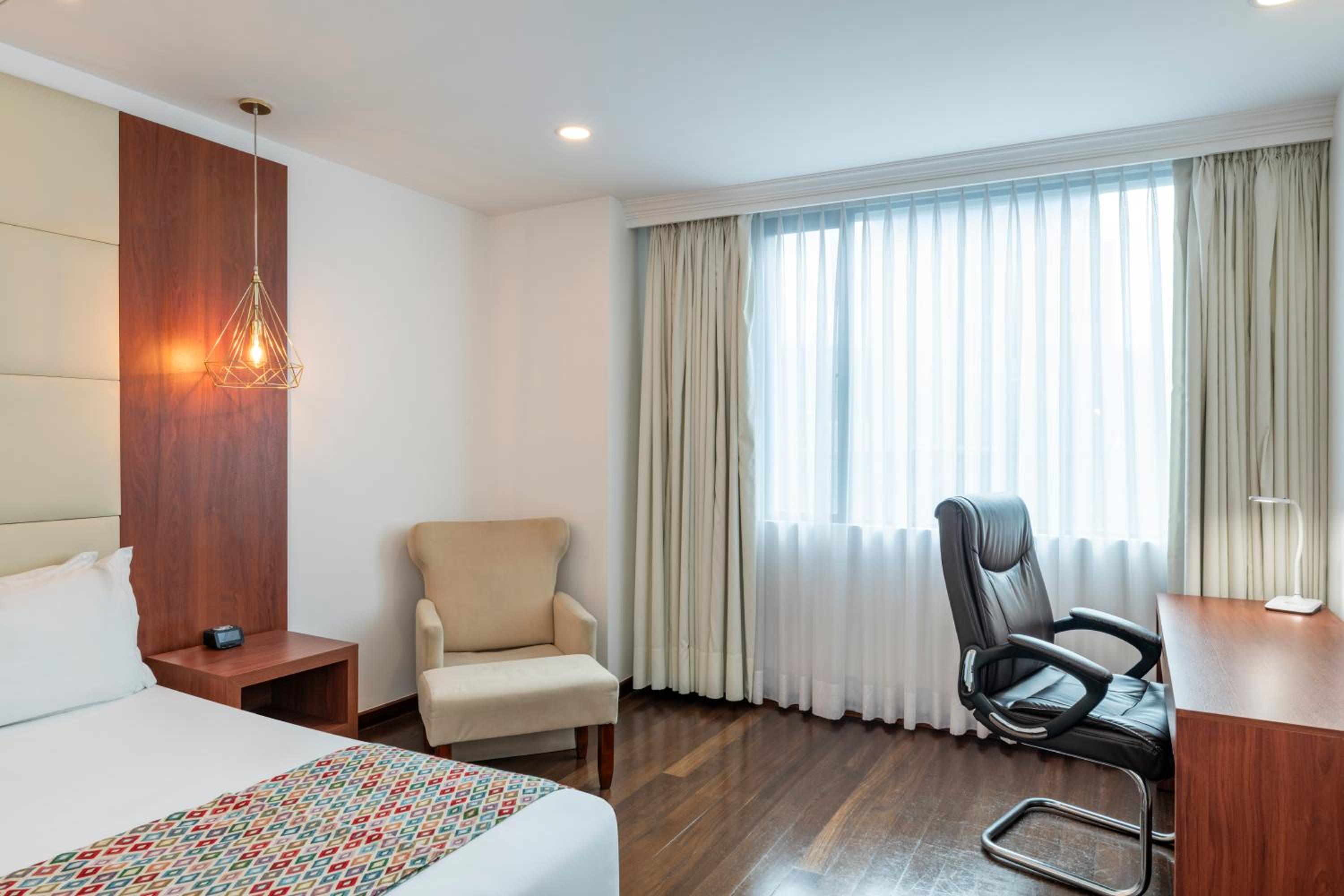Executive Room - Photo 2