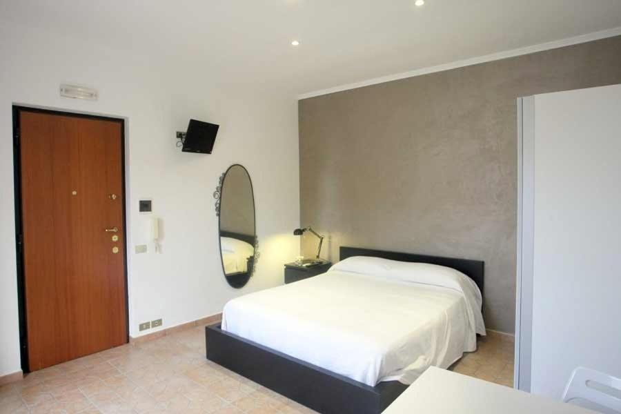 Double or Twin Room with Balcony - Photo 14