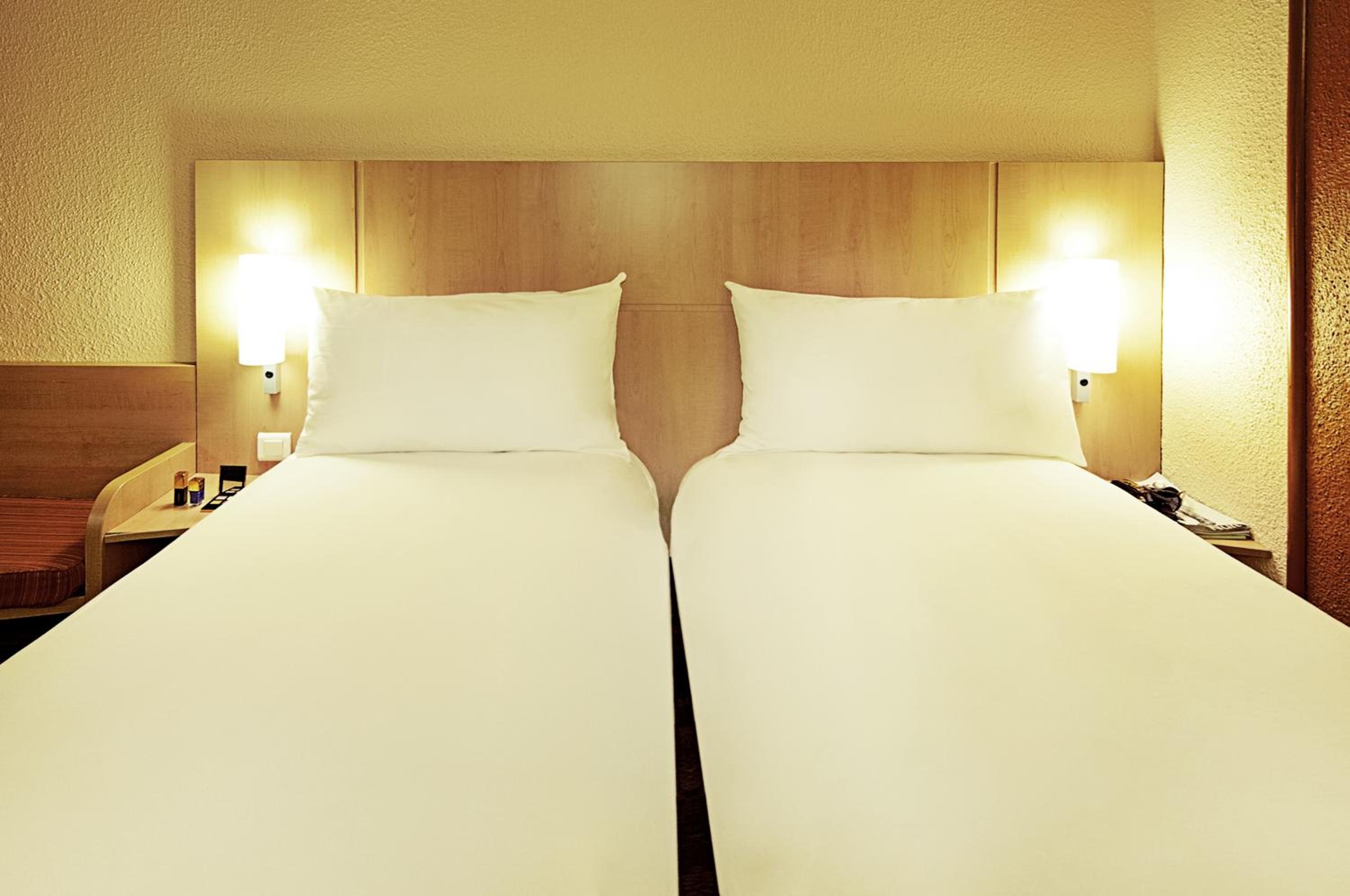 Standard Room With Twin Beds