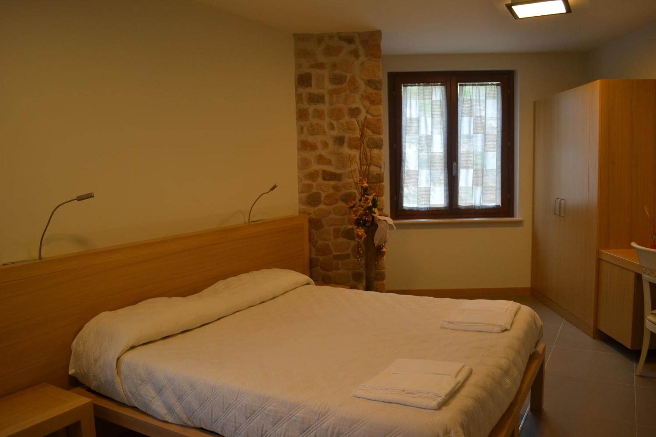Double Room - Photo 11