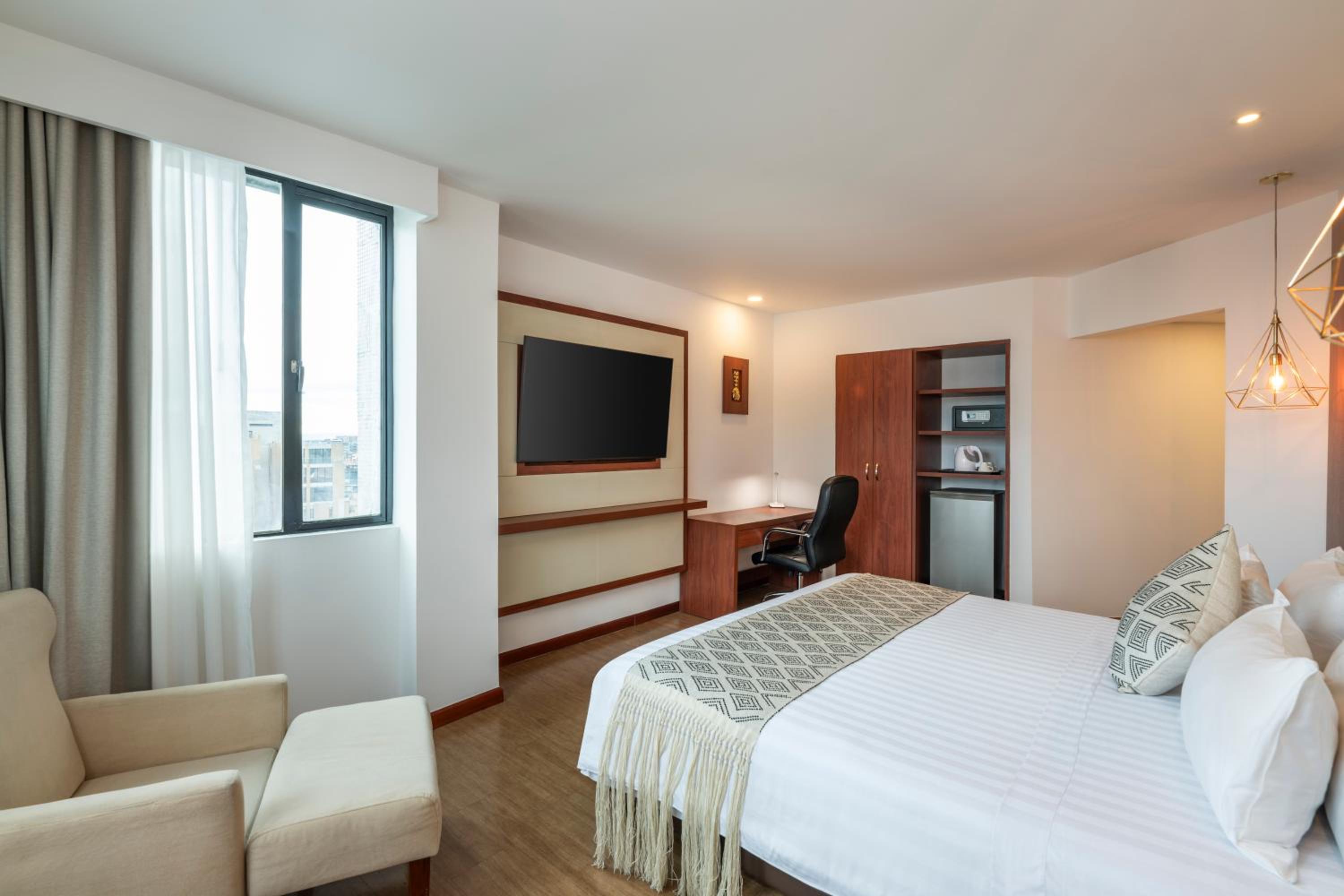 Deluxe Room - Photo 2