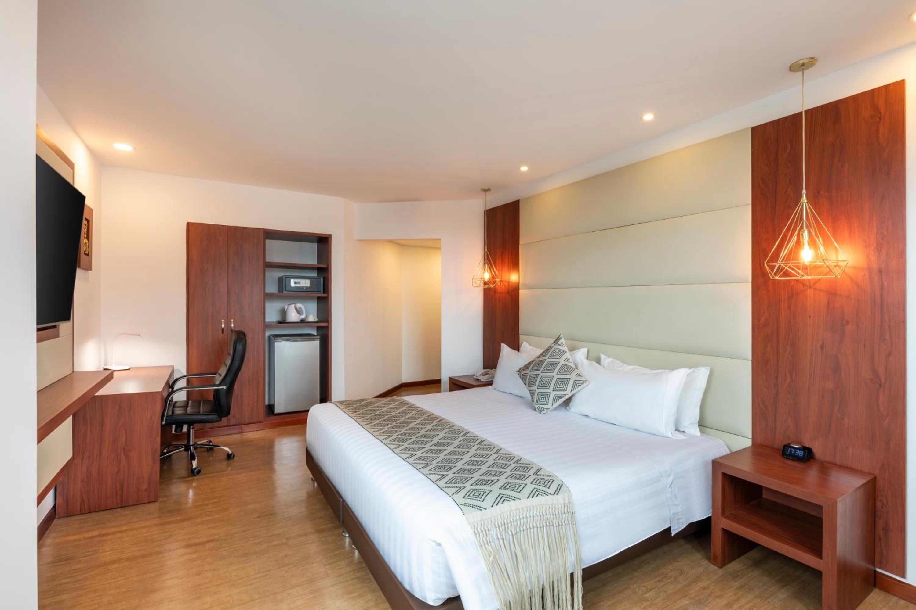 Deluxe Room - Photo 3