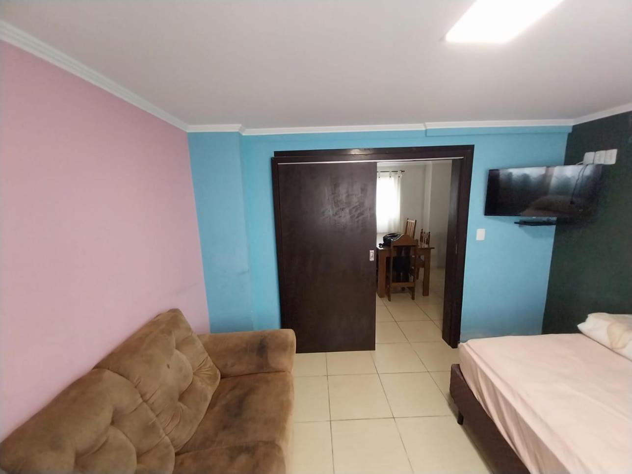 Seven-Bedroom House photo 1