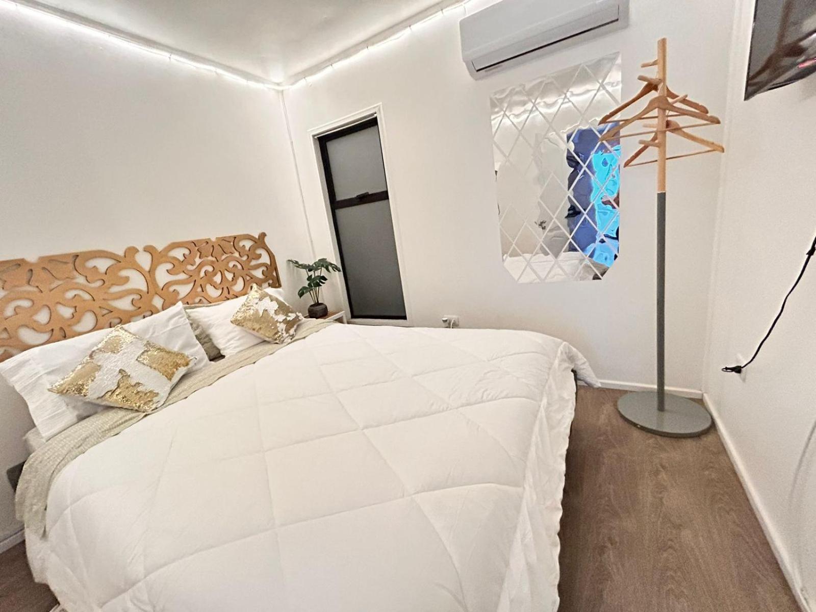 One-Bedroom House photo 1