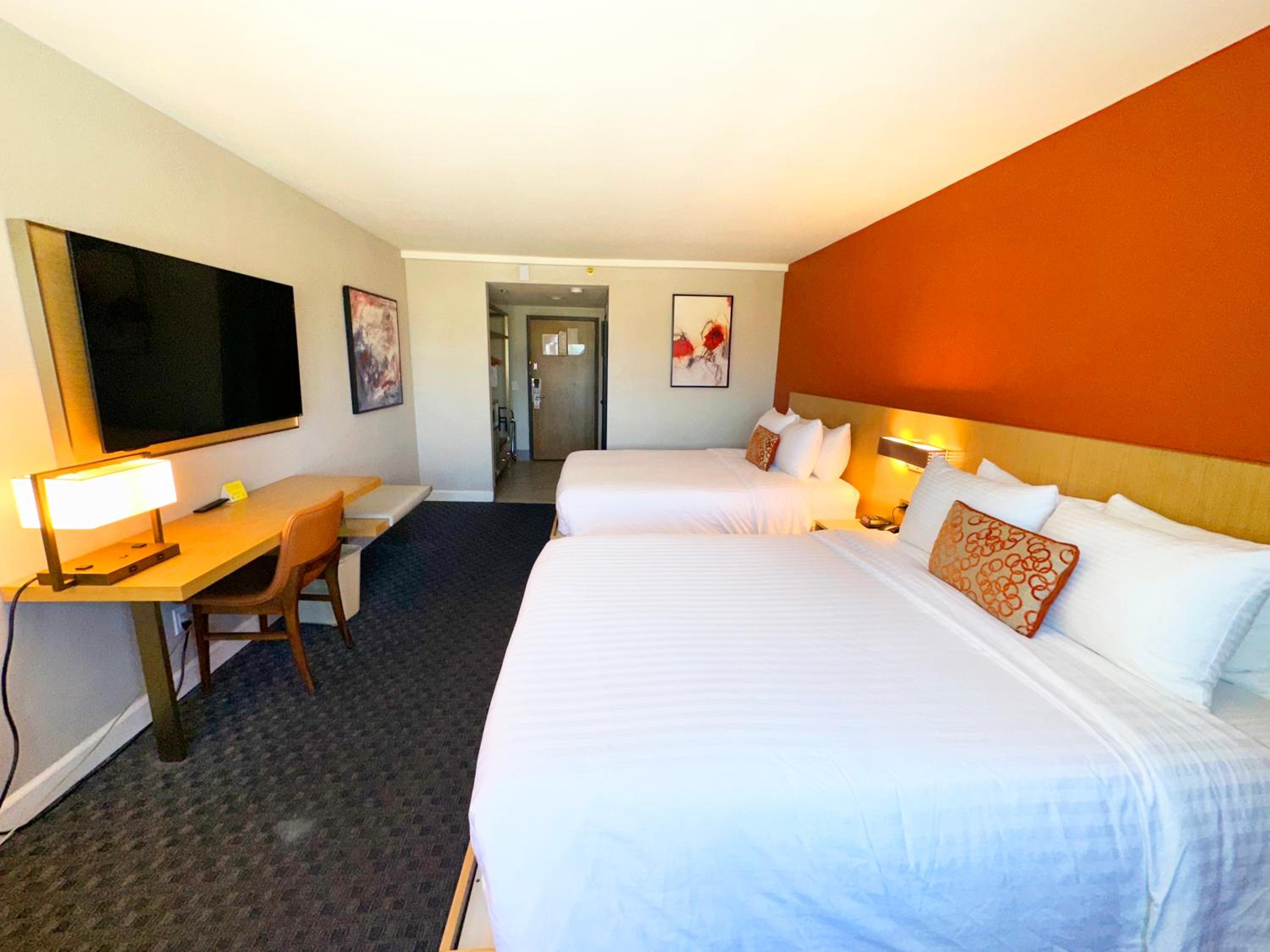 Queen Room with Two Queen Beds - Photo 21