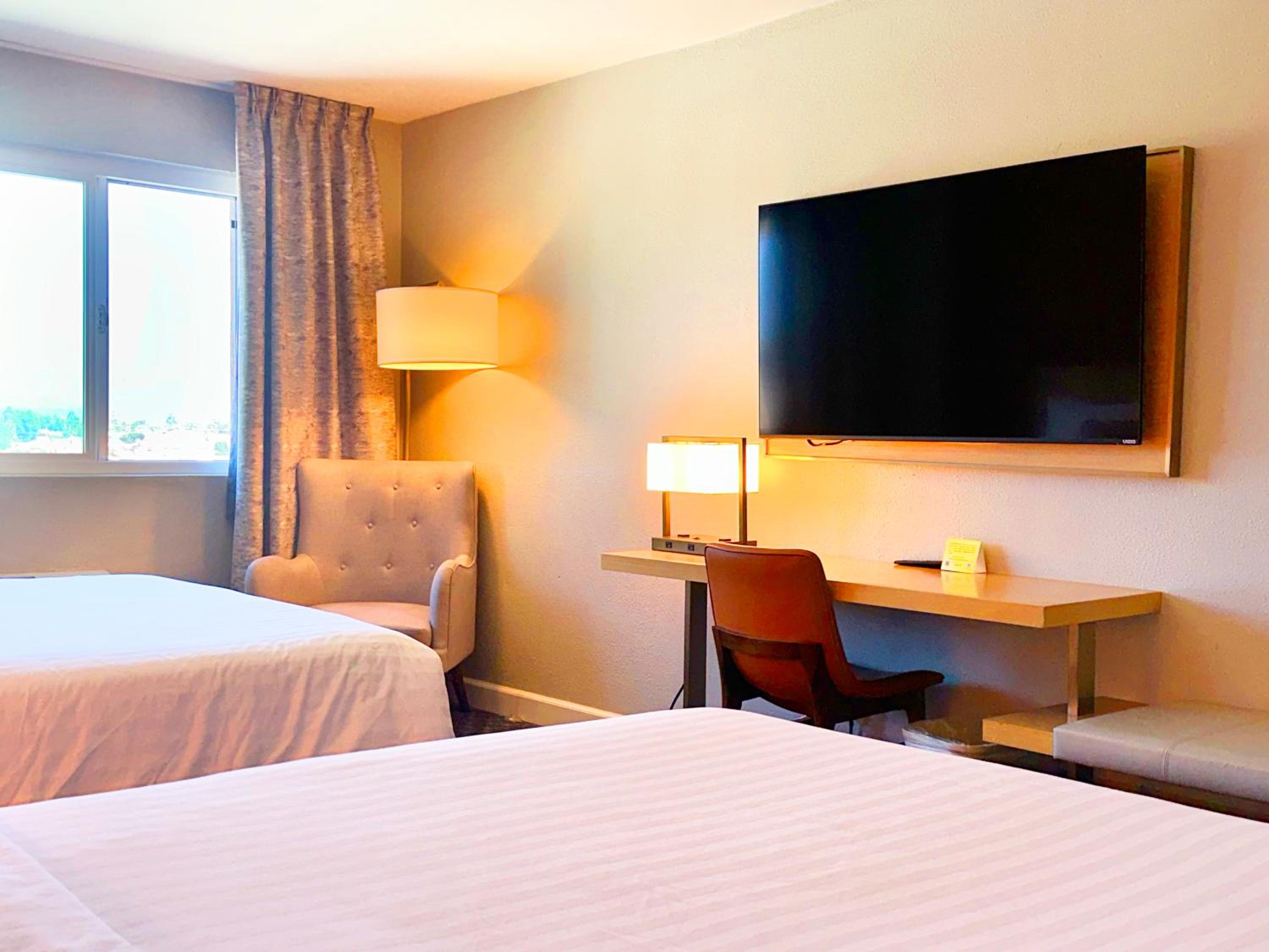 Queen Room with Two Queen Beds - Photo 16