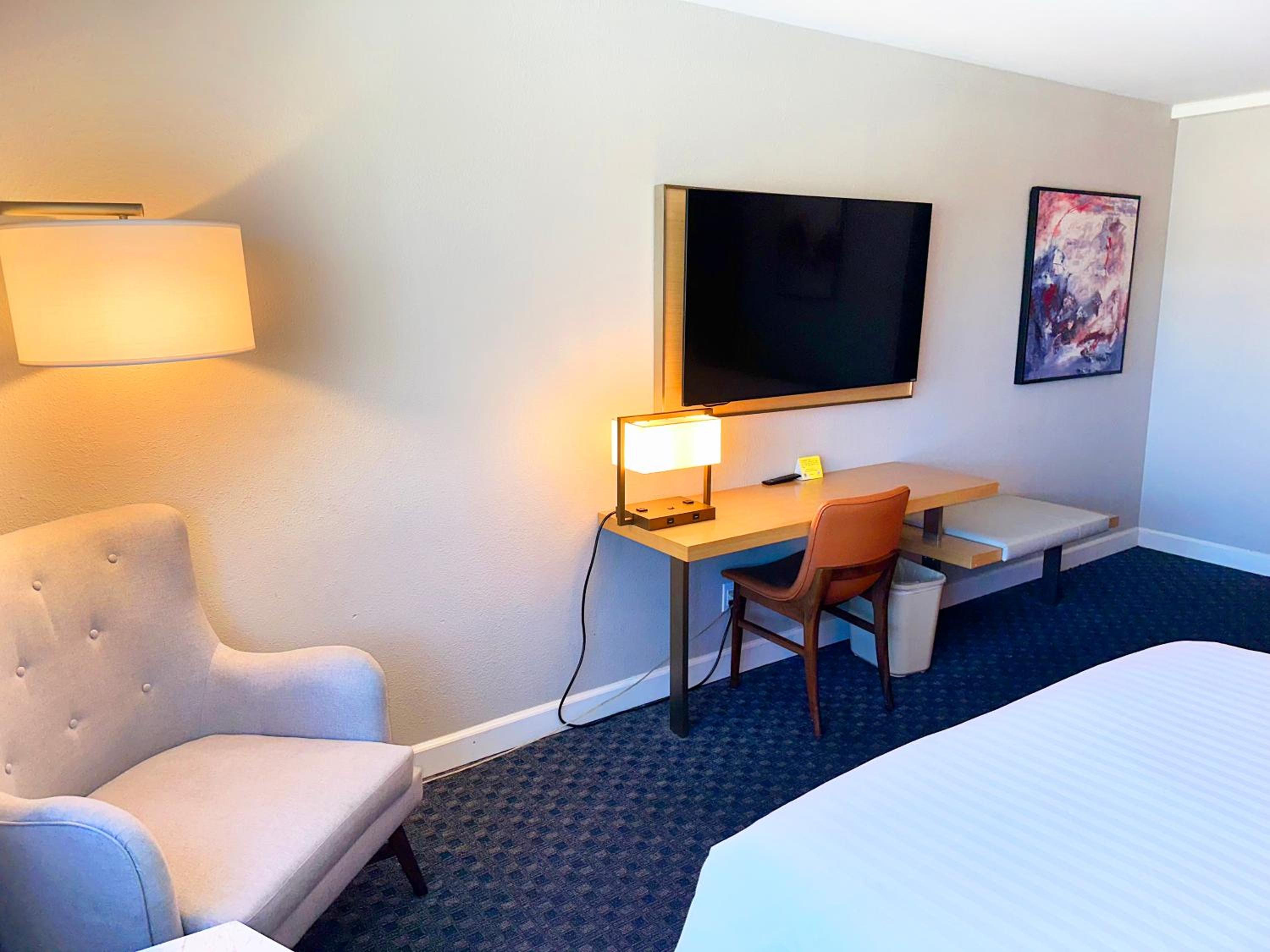 Queen Room with Two Queen Beds - Photo 3