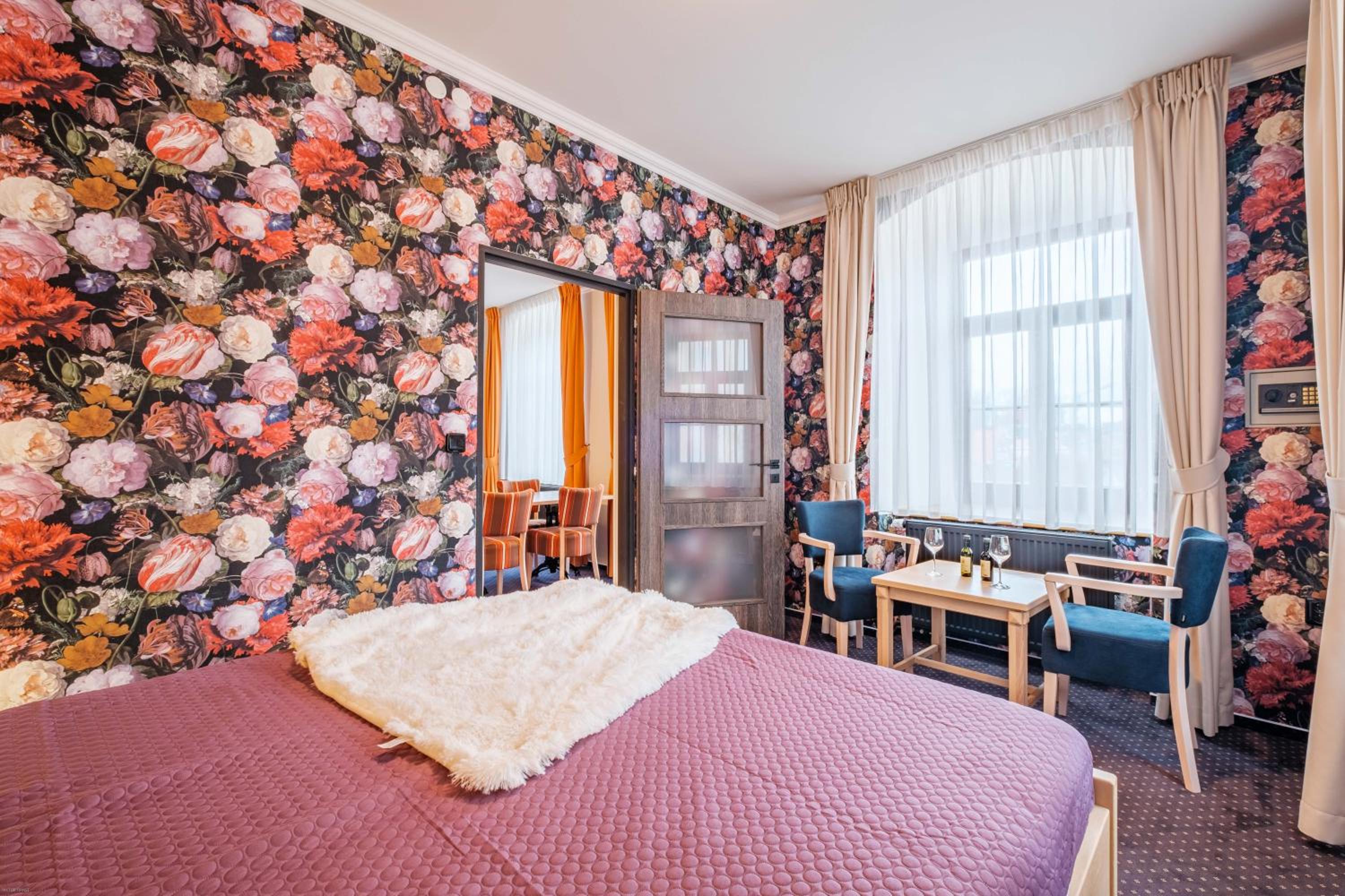 Deluxe Suite photo 2