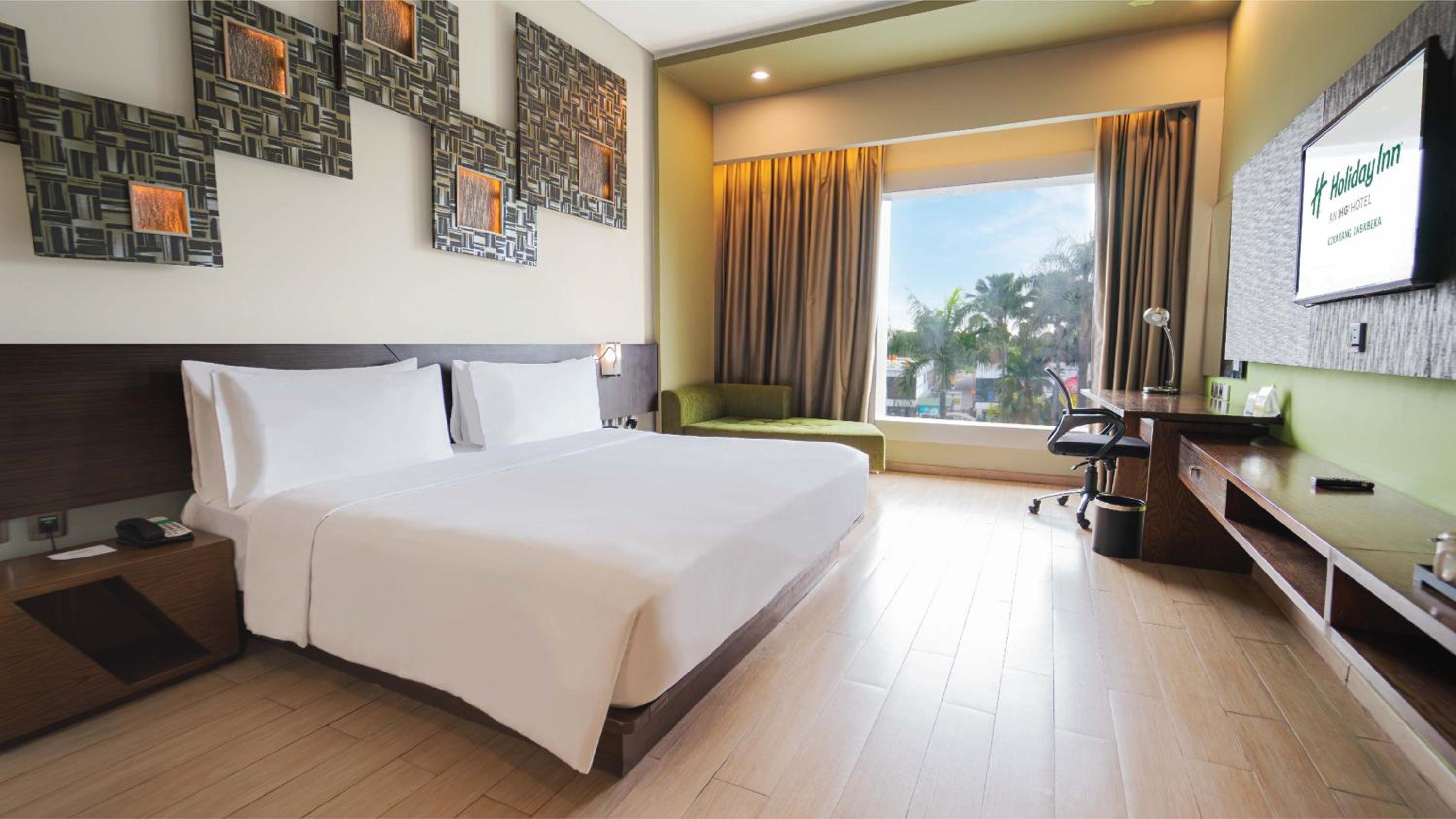 Standard King Room with City View photo 3