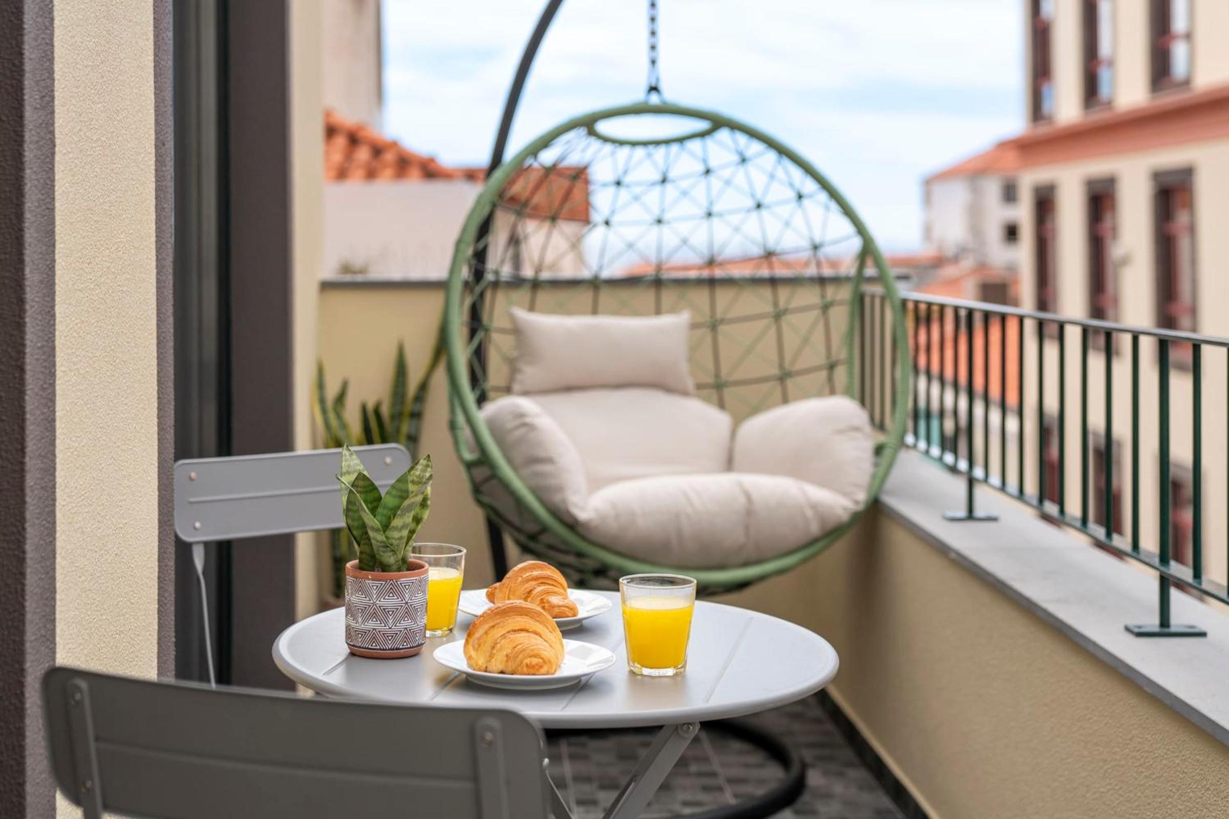 Apartment with Balcony photo 2