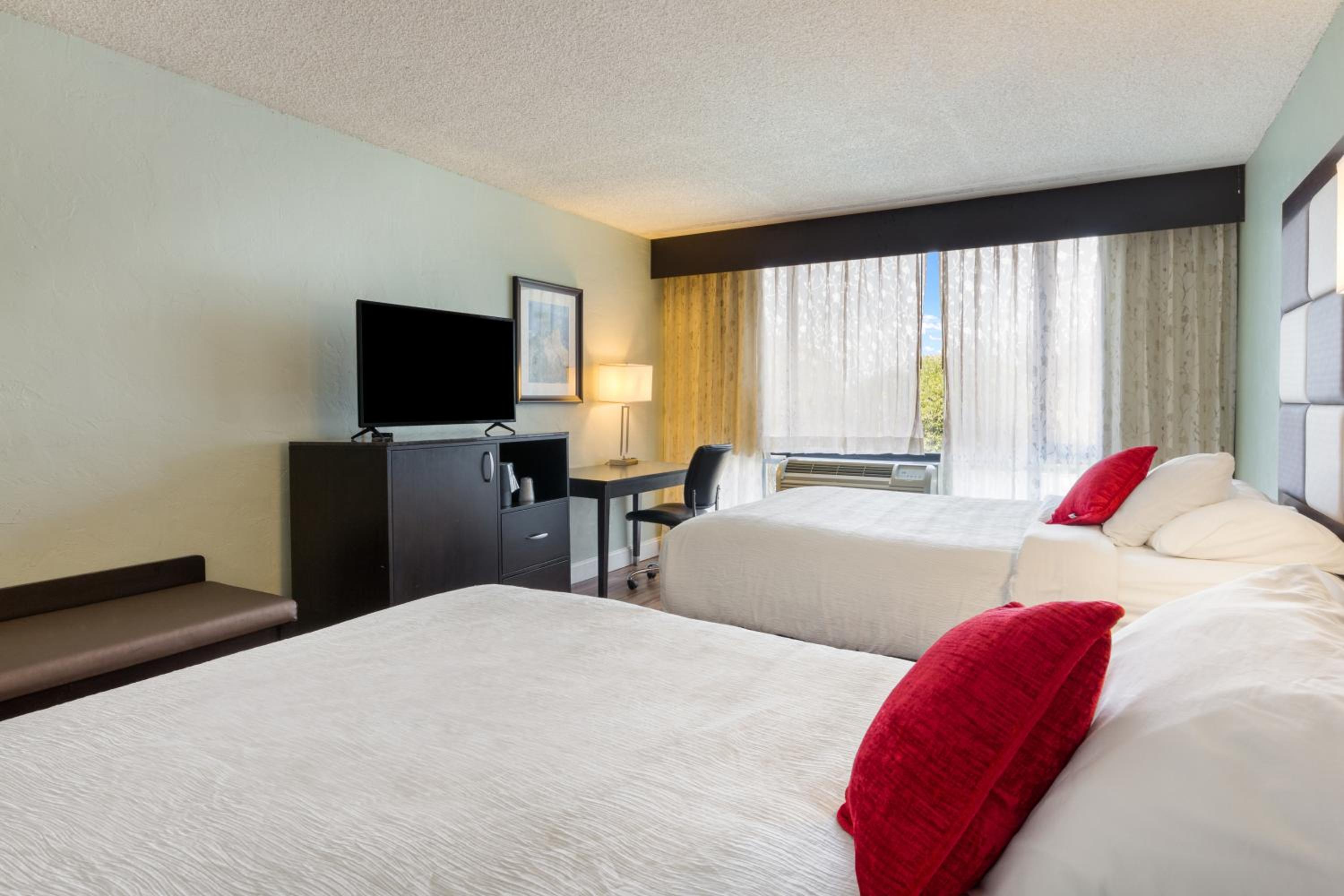 Queen Room with Two Queen Beds - Photo 6