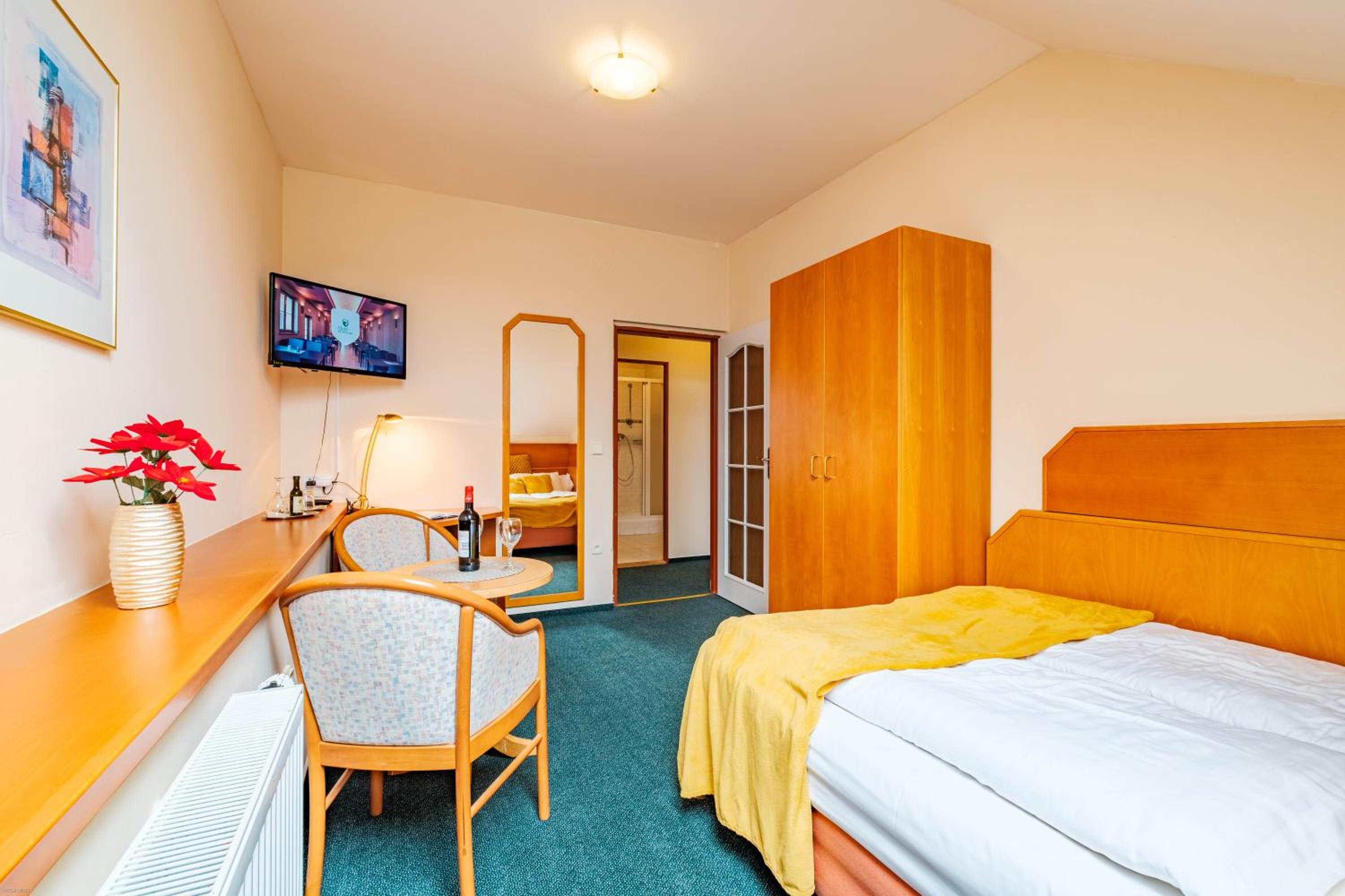 Triple Room with Private Bathroom photo 2