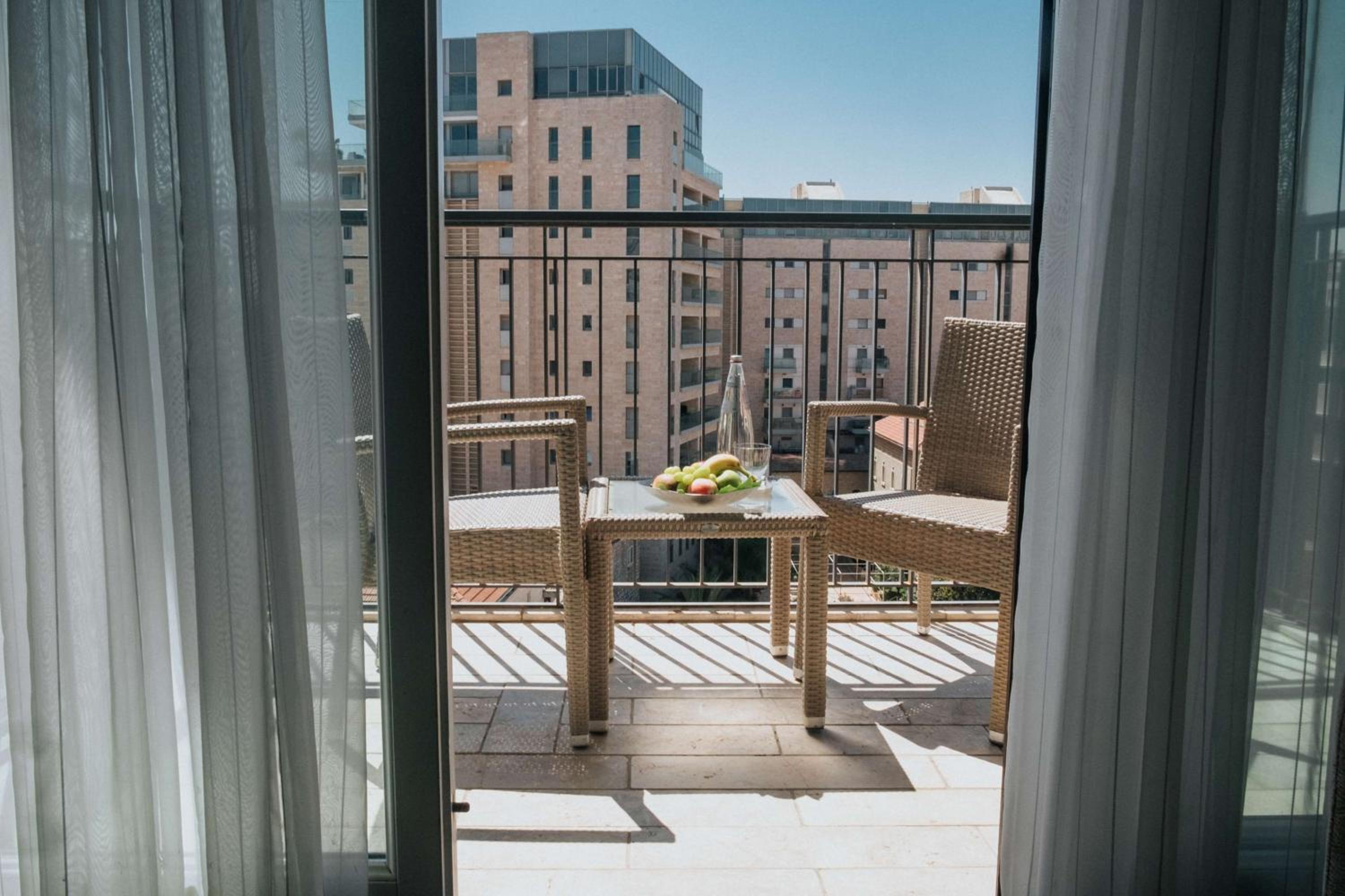 Premier Grand Deluxe with Balcony and High Floor - King Bed