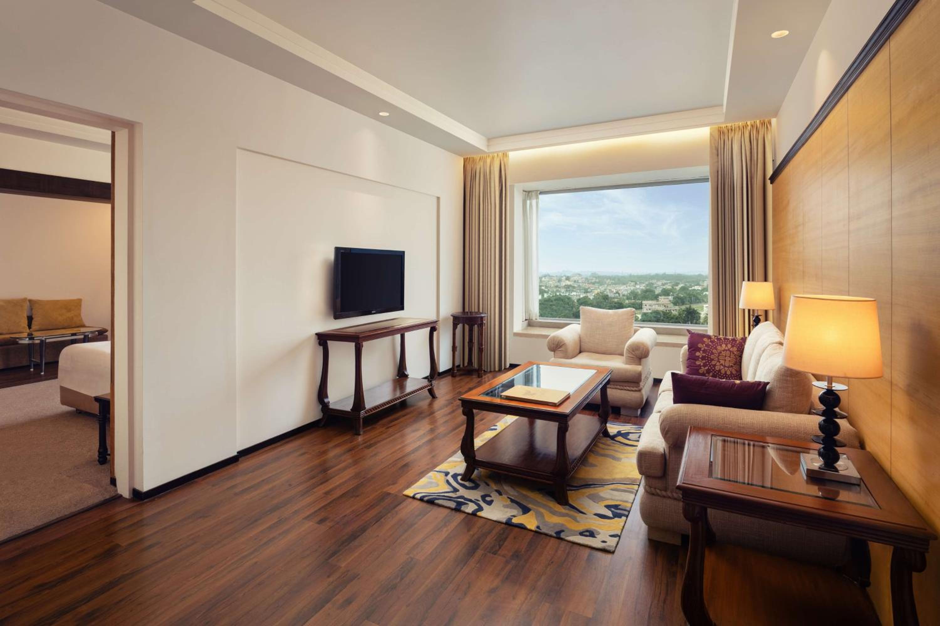 Deluxe Suite photo 3