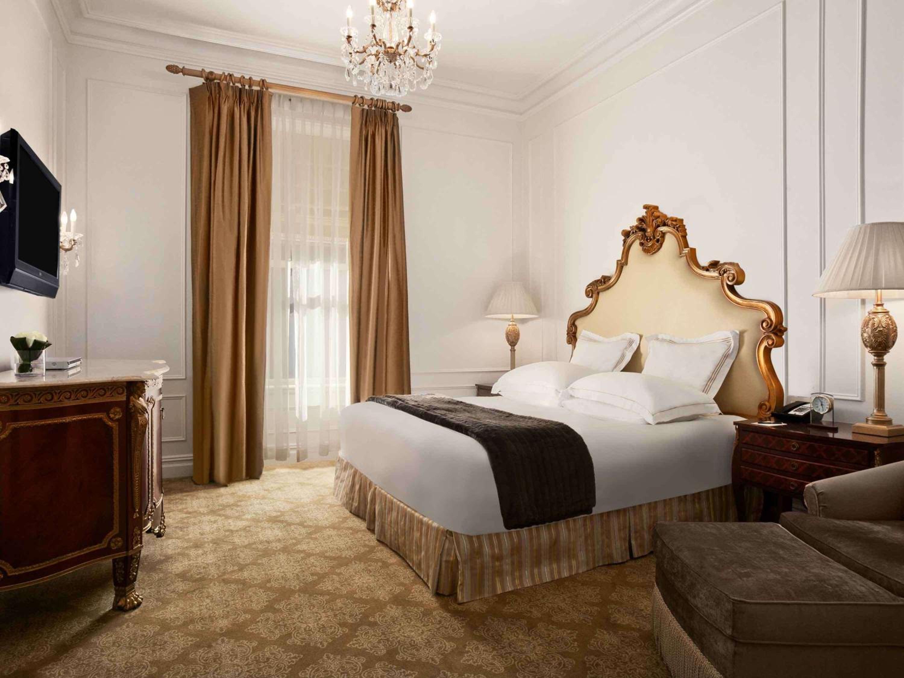 Plaza Room