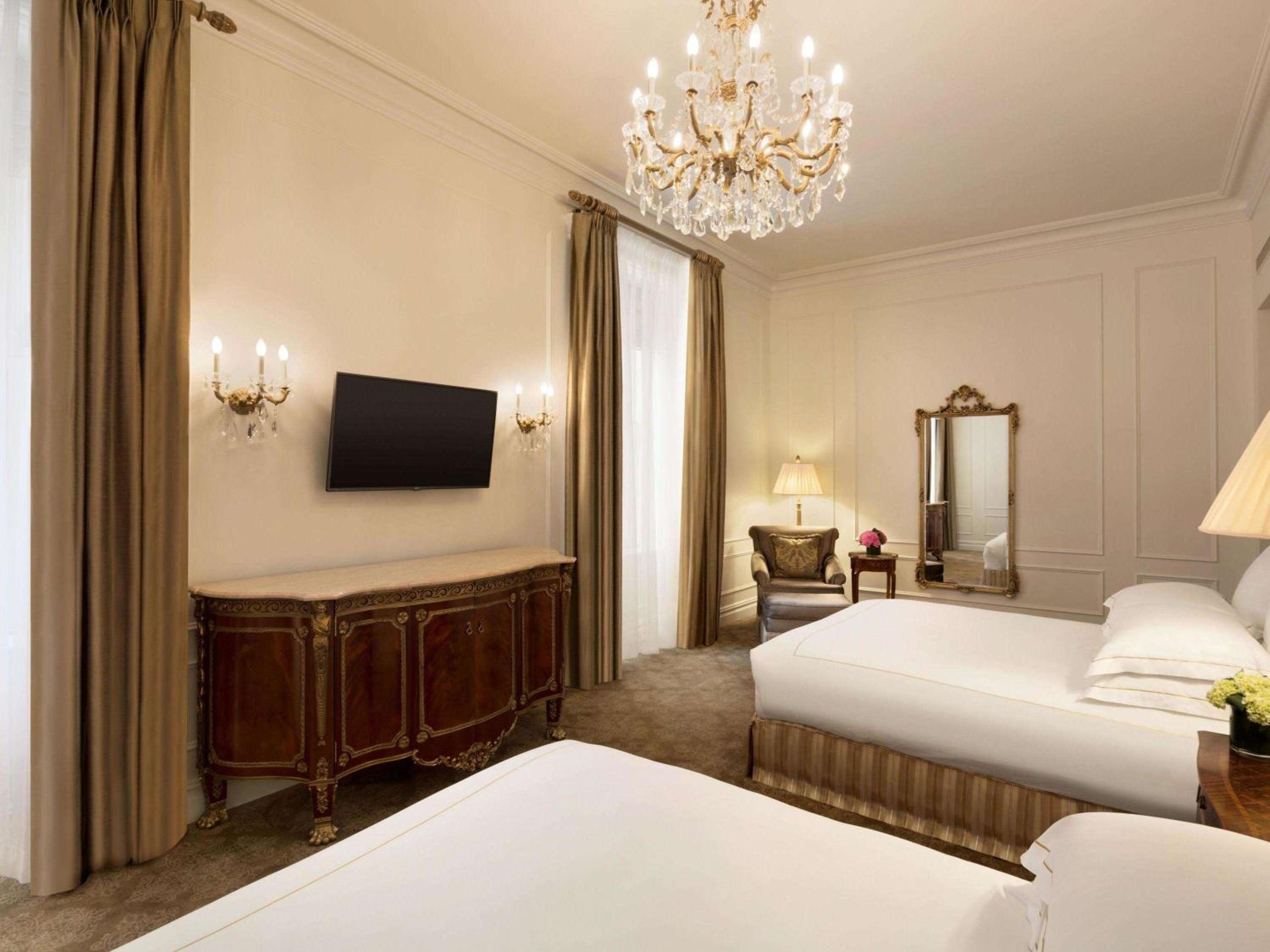 Deluxe Queen Room with Two Queen Beds (Non Smoking)