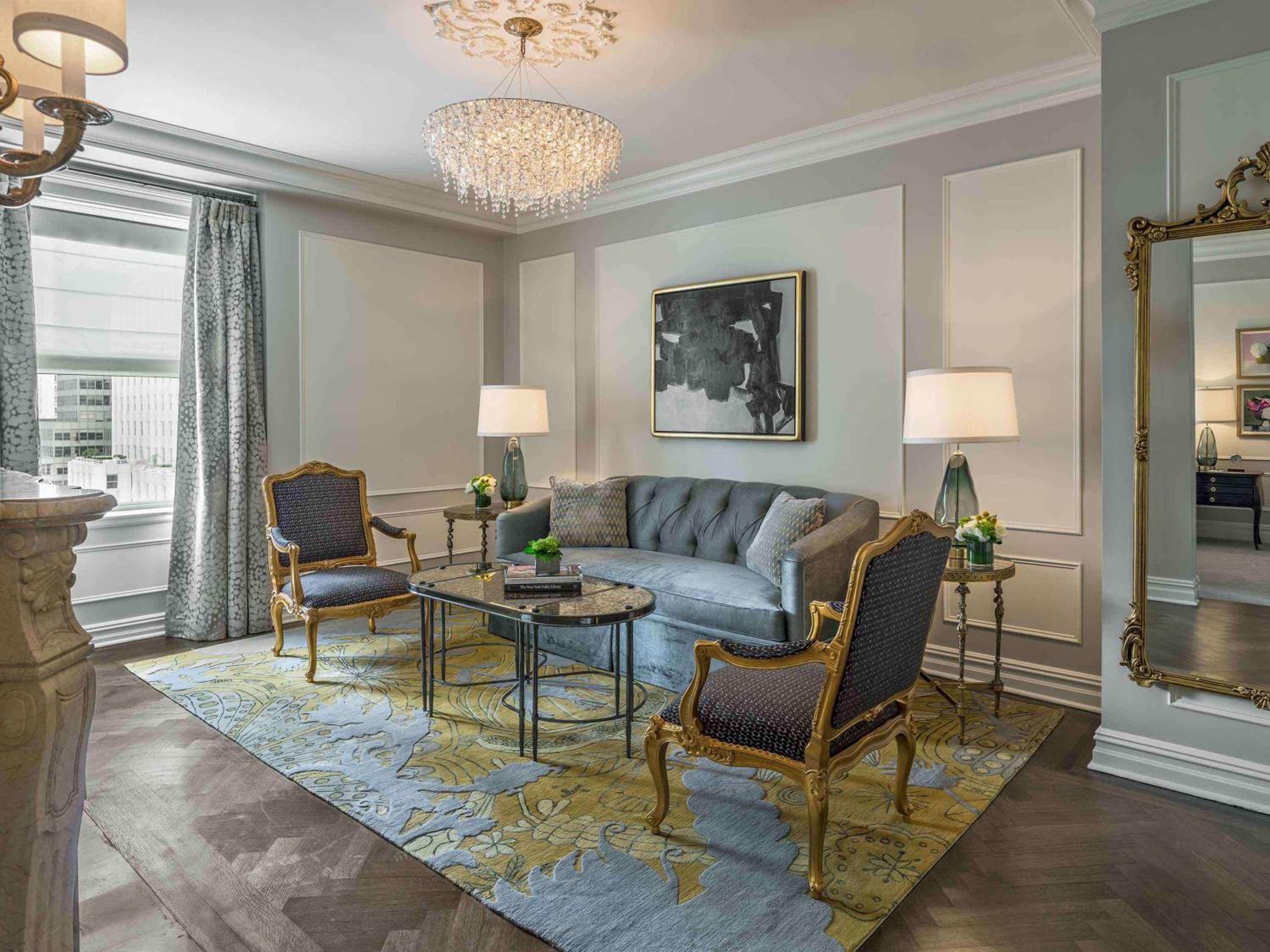 Pulitzer King Suite with Roll-In Shower and Butler - Mobility Accessible