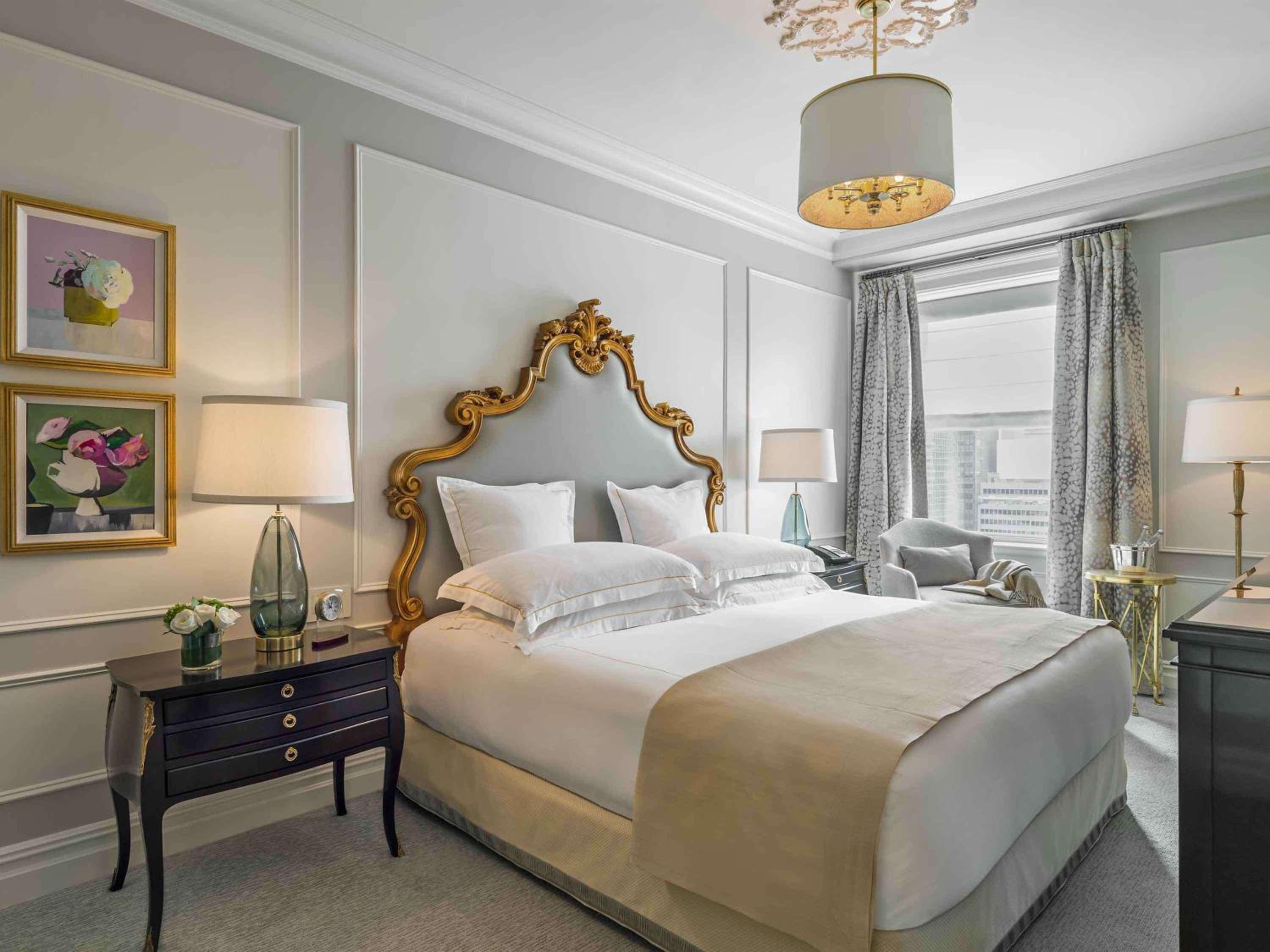 Pulitzer King Suite with Roll-In Shower and Butler - Mobility Accessible