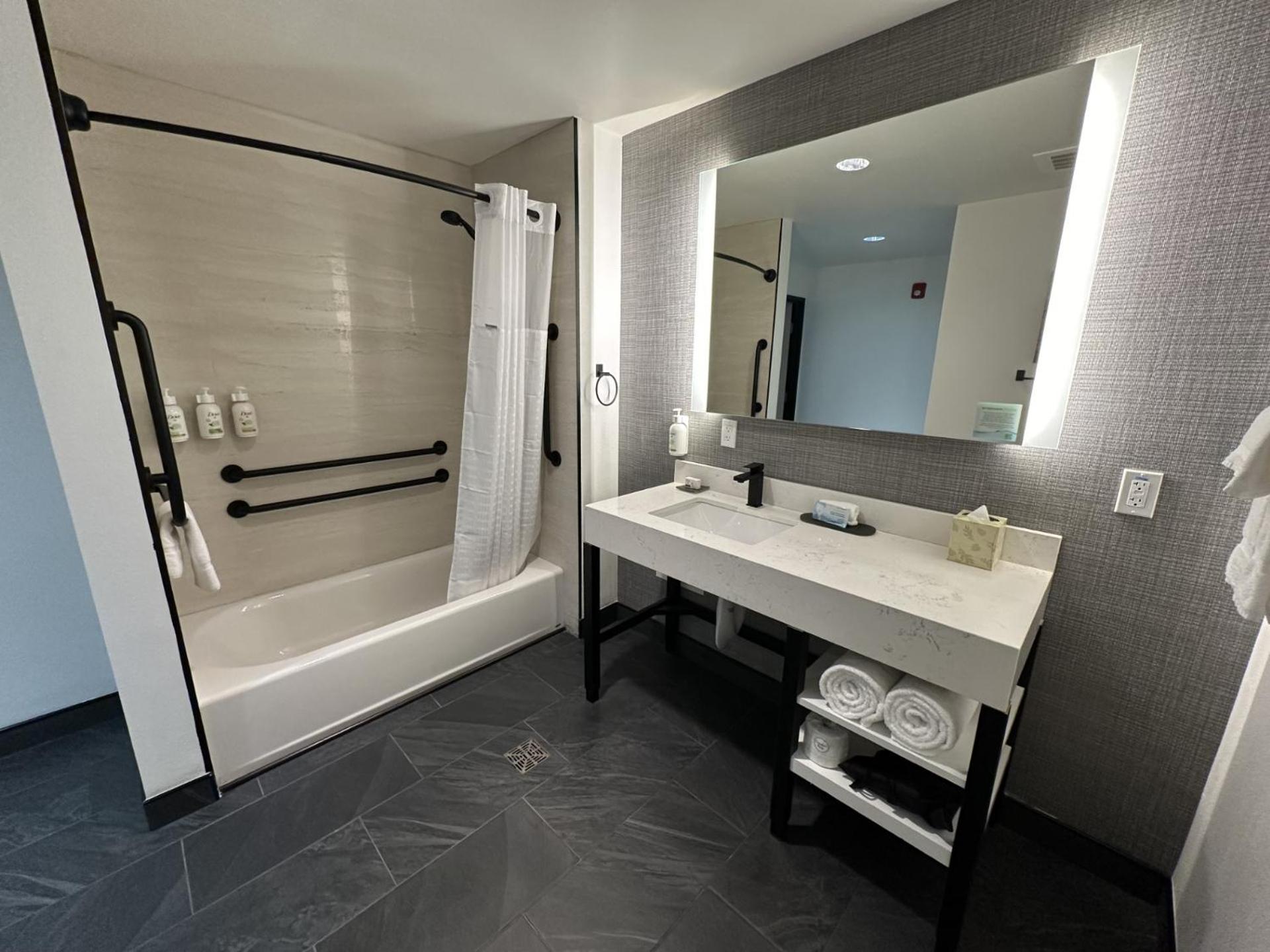 Suite with Two King Beds - Non-Smoking - Photo 3