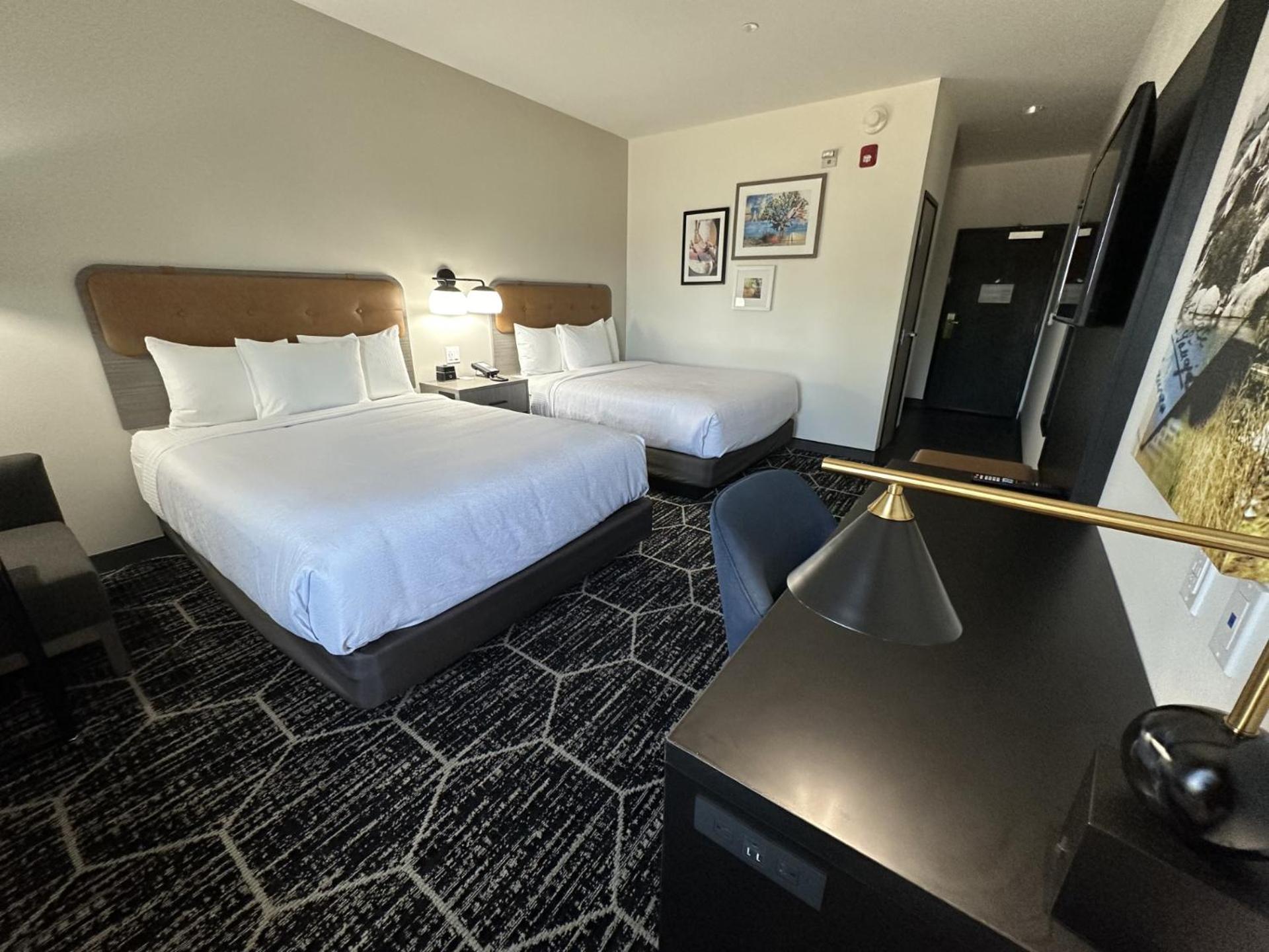 Double Room with Two Queen Beds, Mobility/Hearing Access and Roll-in Shower, Non-Smoking - Photo 3