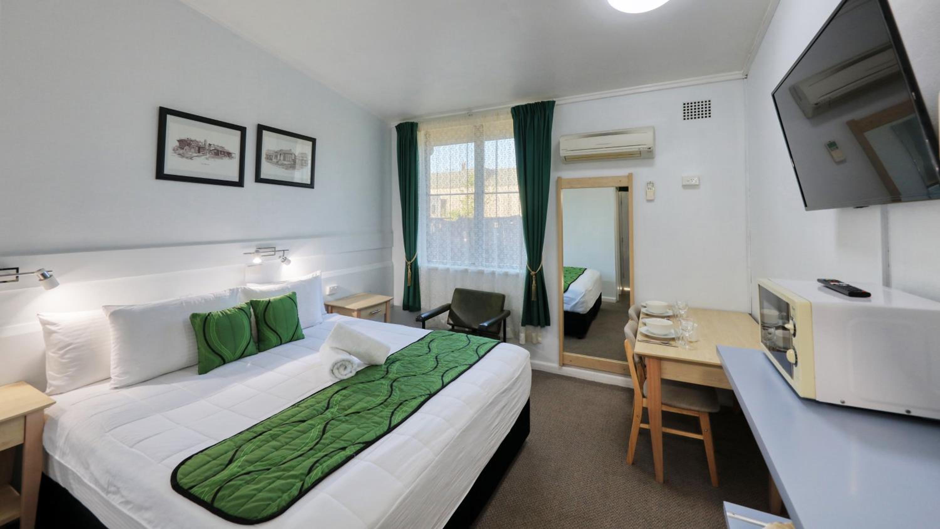 Standard King Room - Photo 1