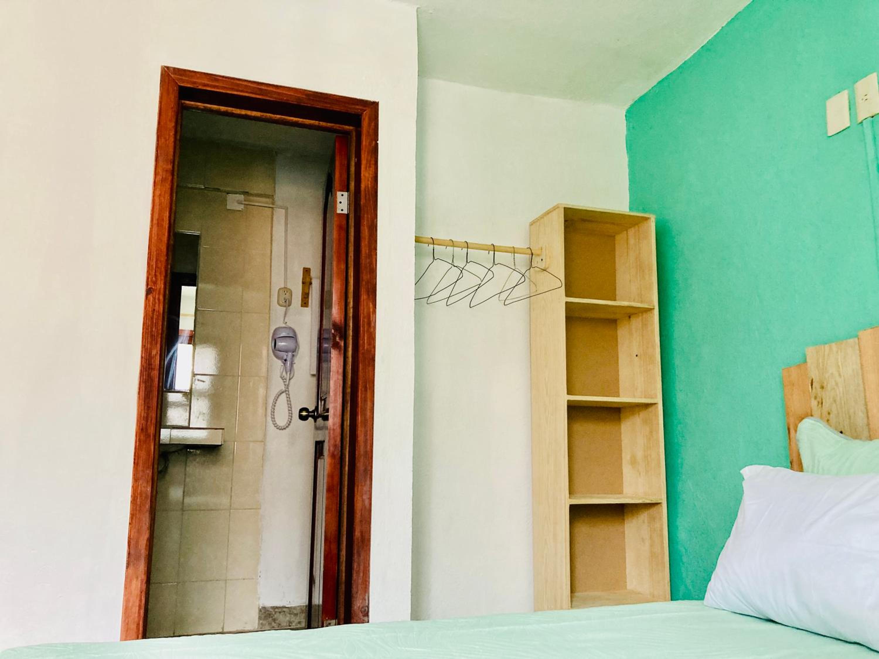 Twin Room with Private Bathroom photo 1
