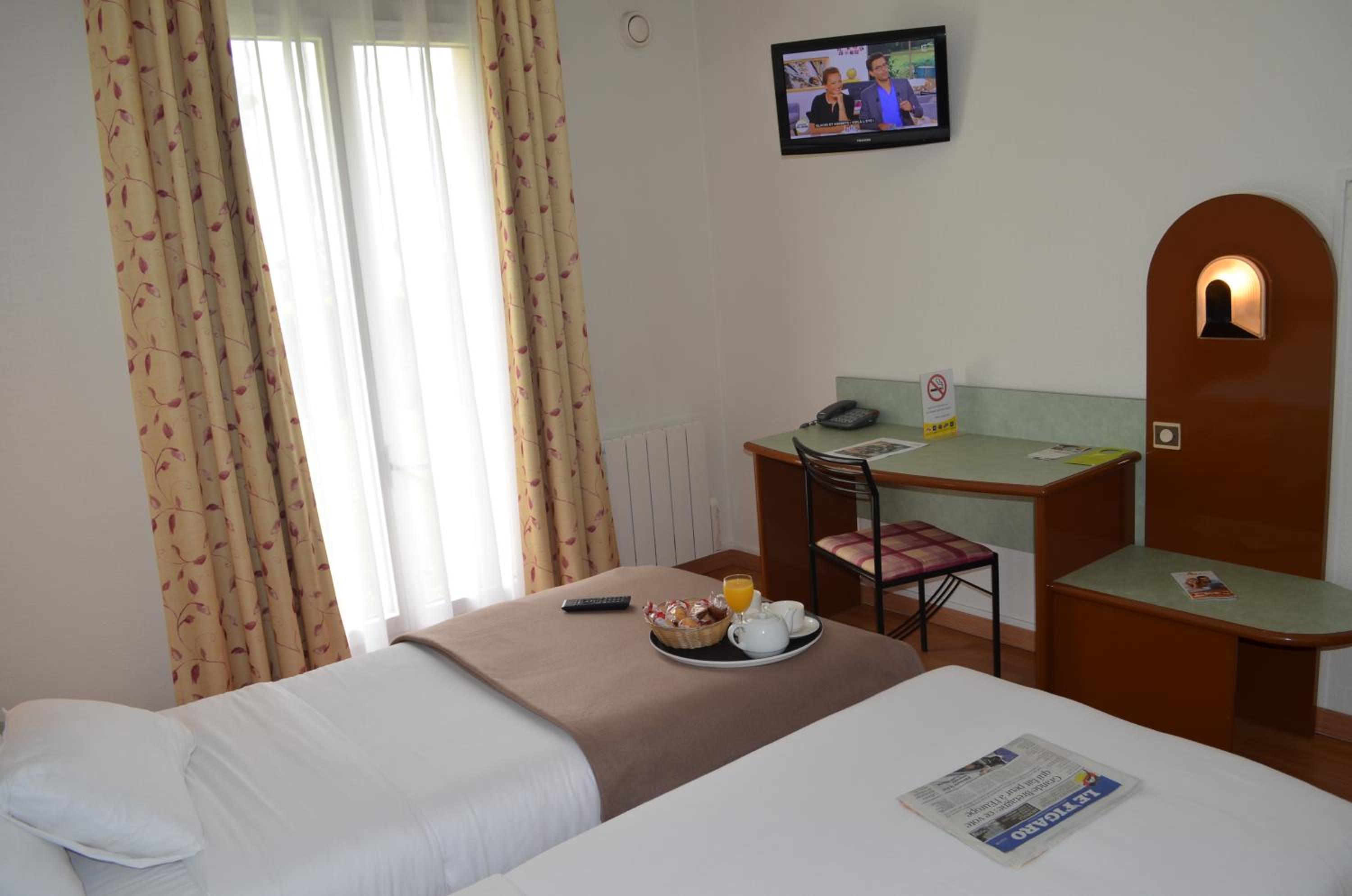 Standard Twin Room - Photo 3
