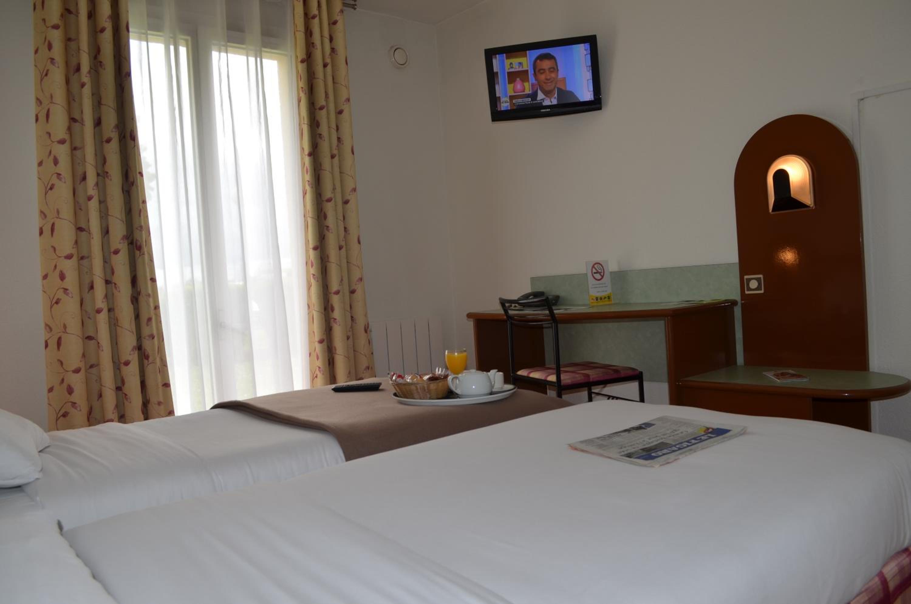 Standard Twin Room - Photo 5