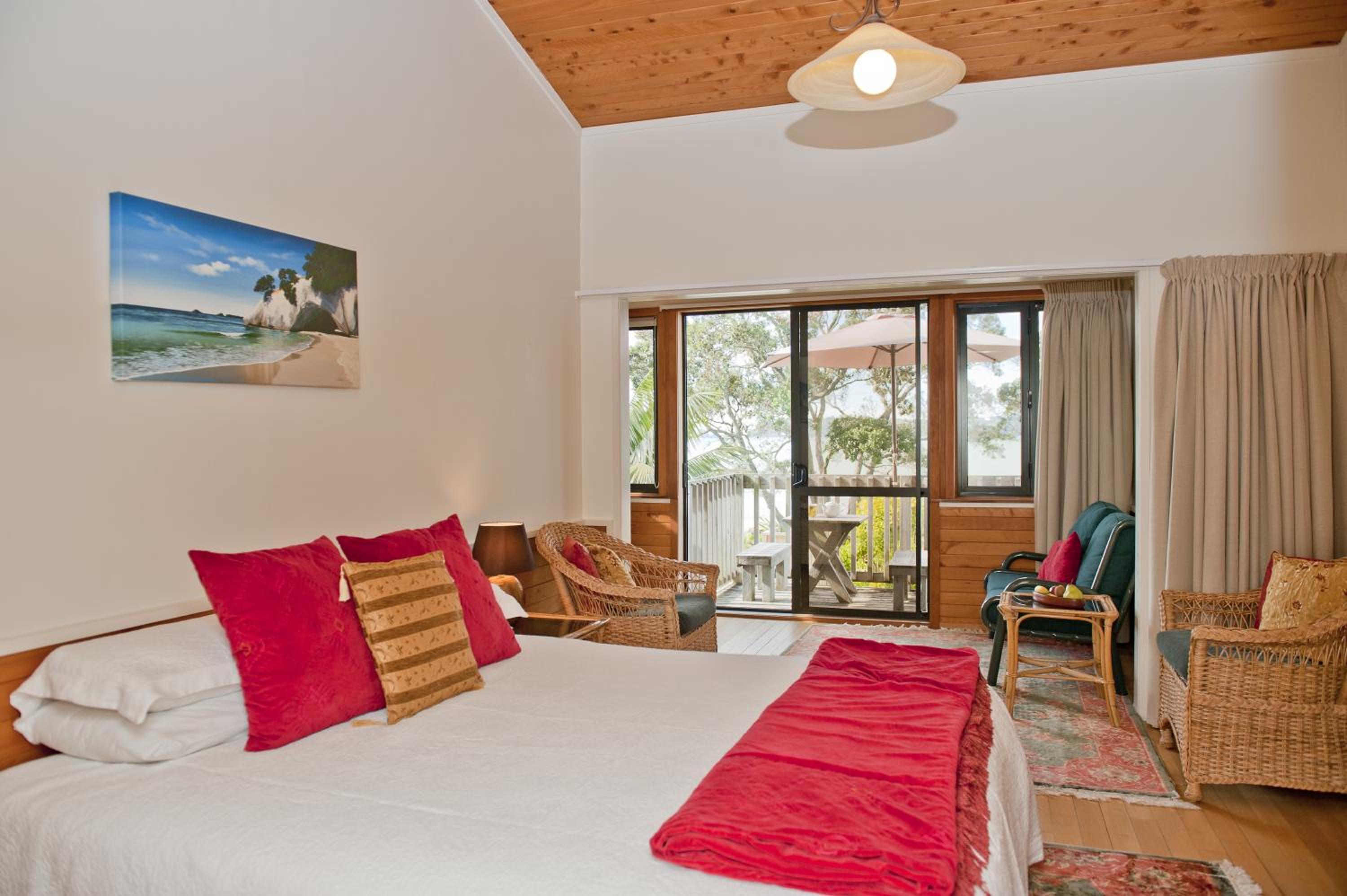 King One-Bedroom Apartment - Beachfront  photo 1