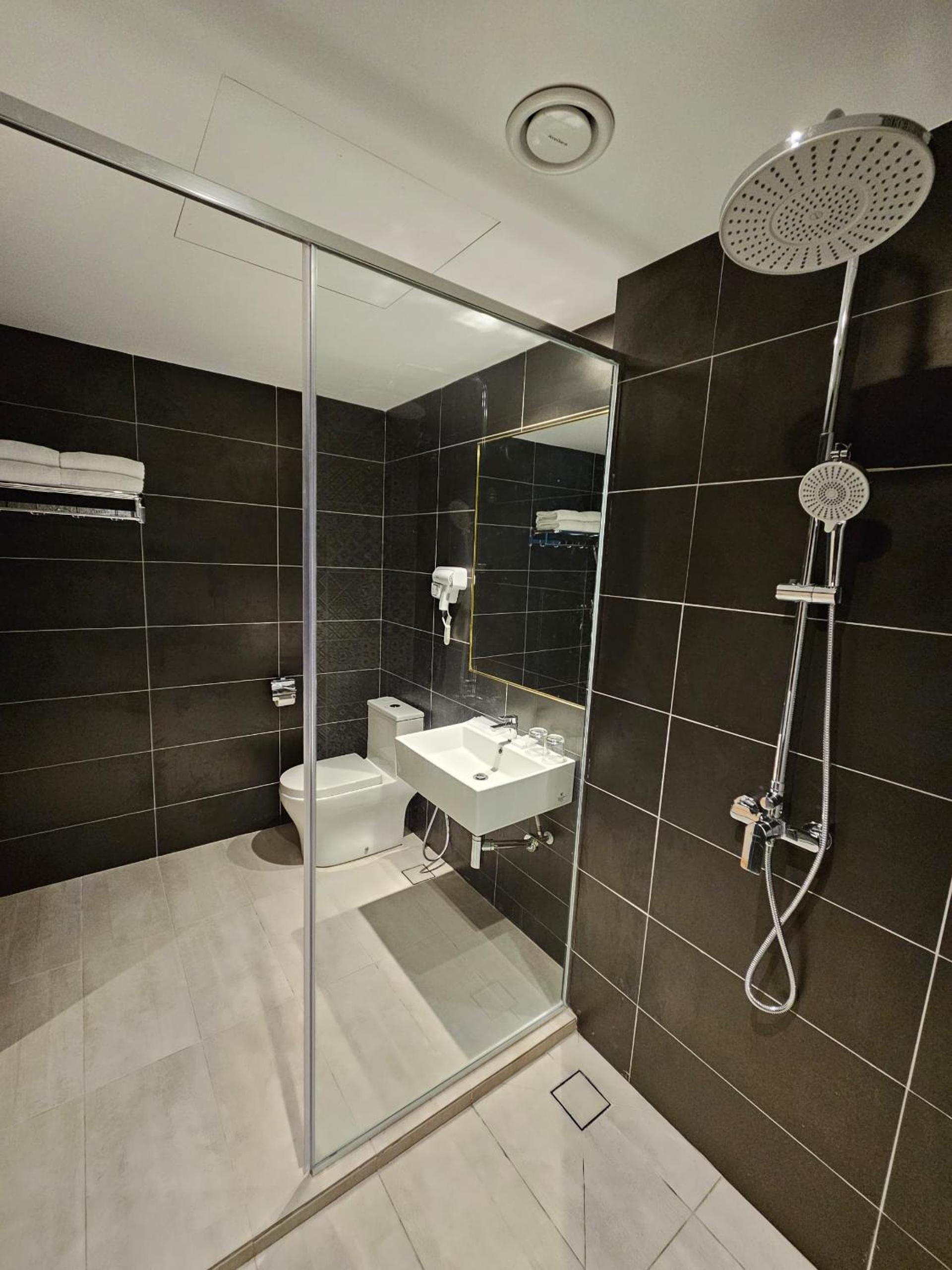 Superior King Room - Photo 4