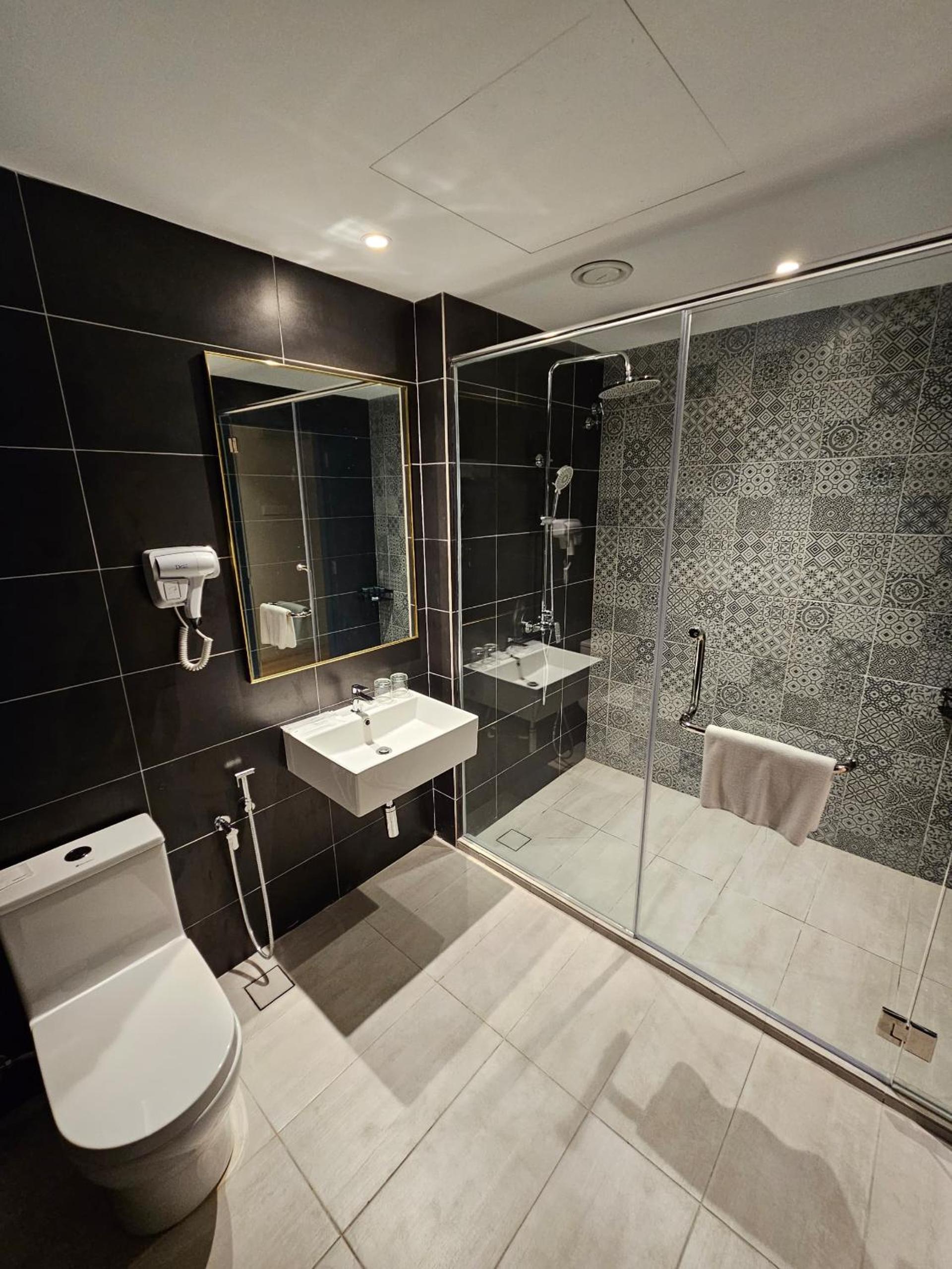 Superior King Room - Photo 3