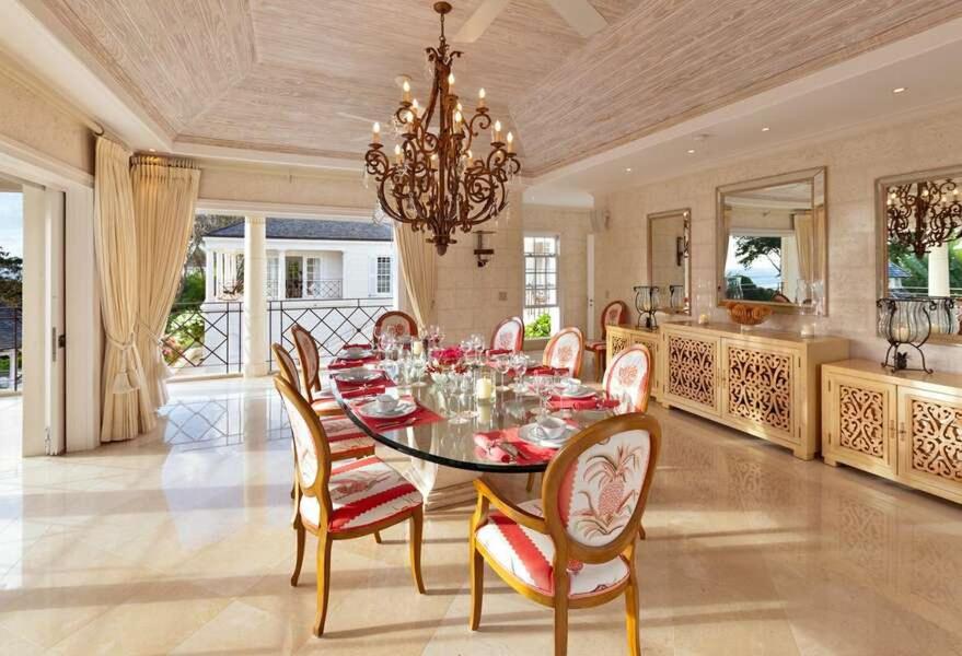 Villa photo 2