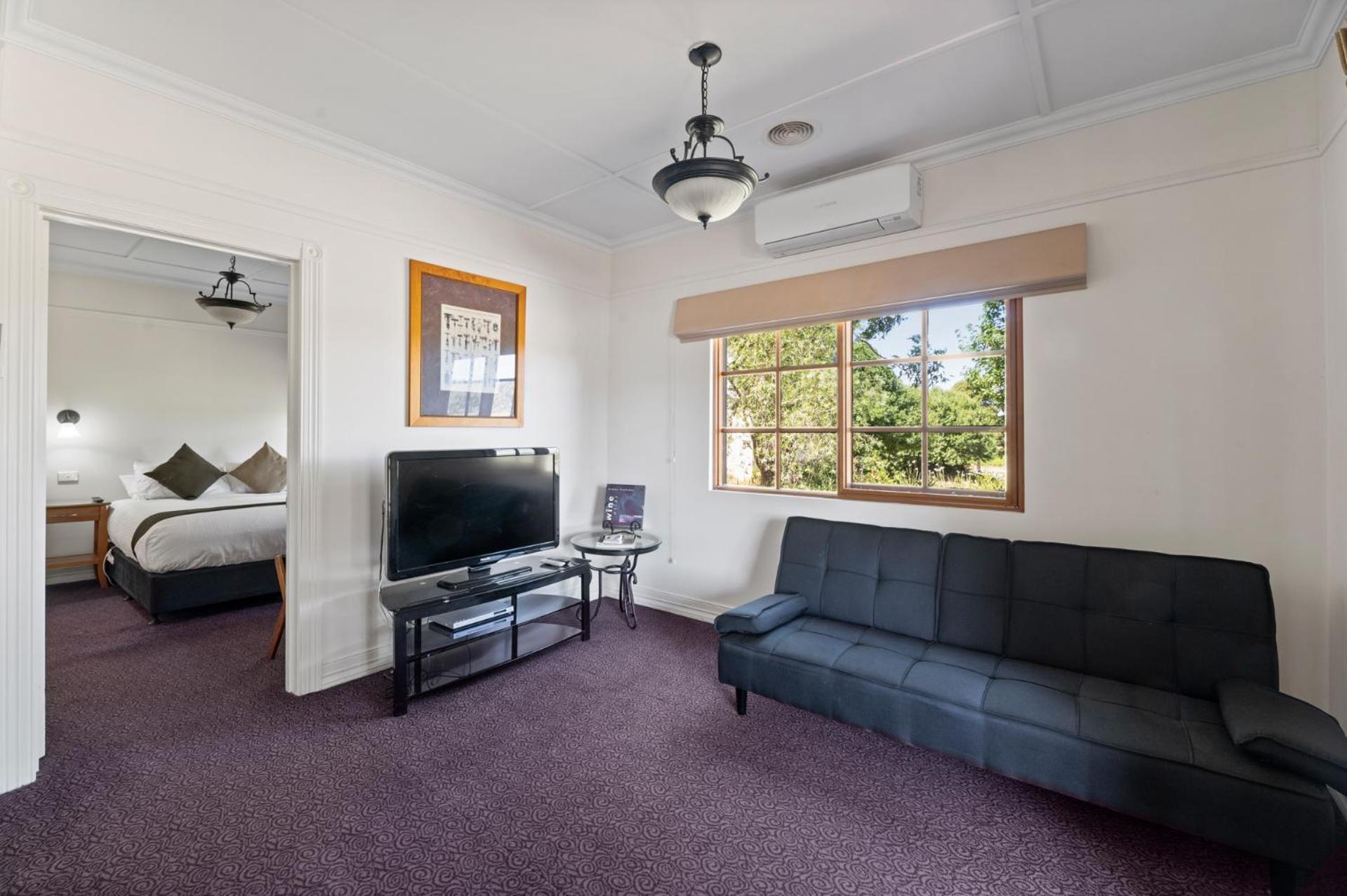 One Bedroom Unit Suite 1 photo 3