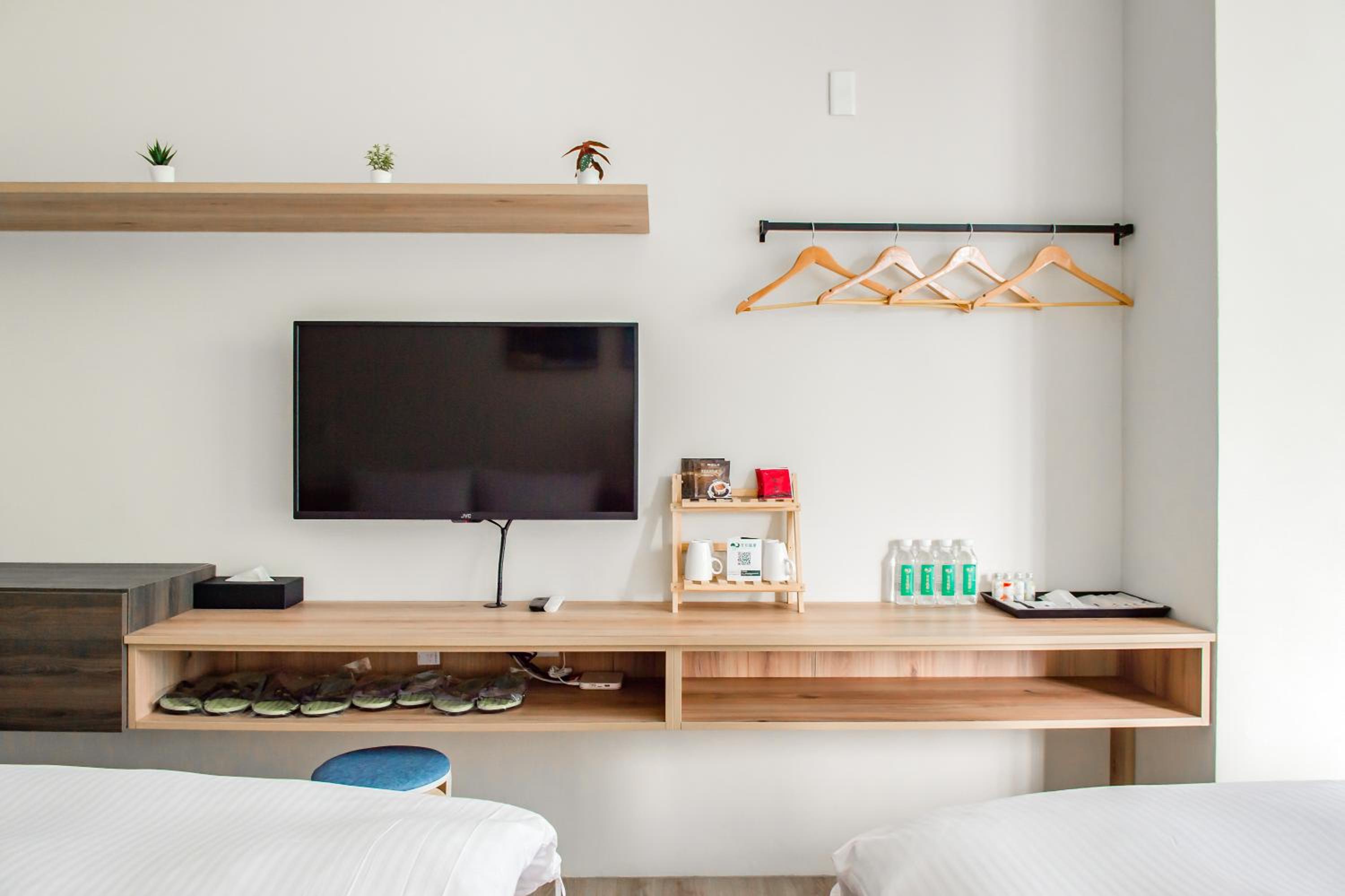 Quadruple Room with Bath - Photo 2